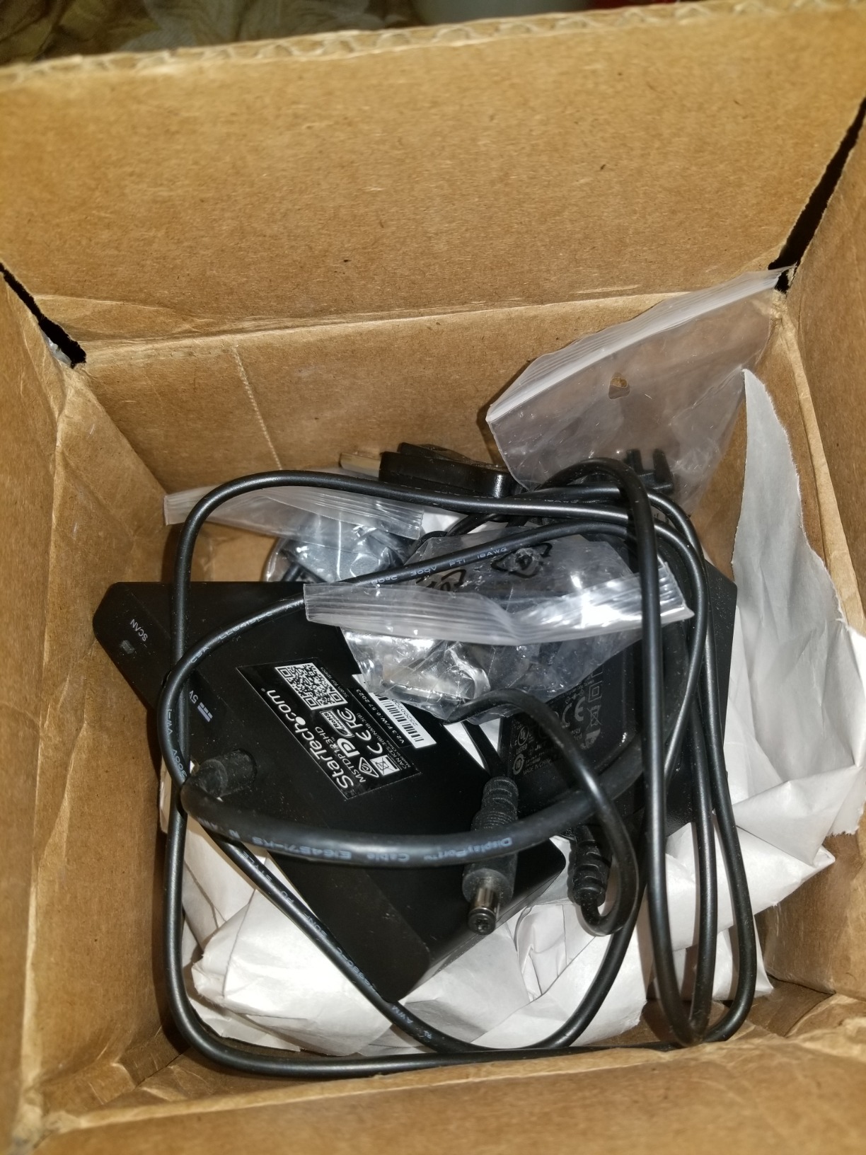 StarTech.com 3-Port Multi Monitor Adapter - DisplayPort to 3X HDMI MST Hub customer photo 1
