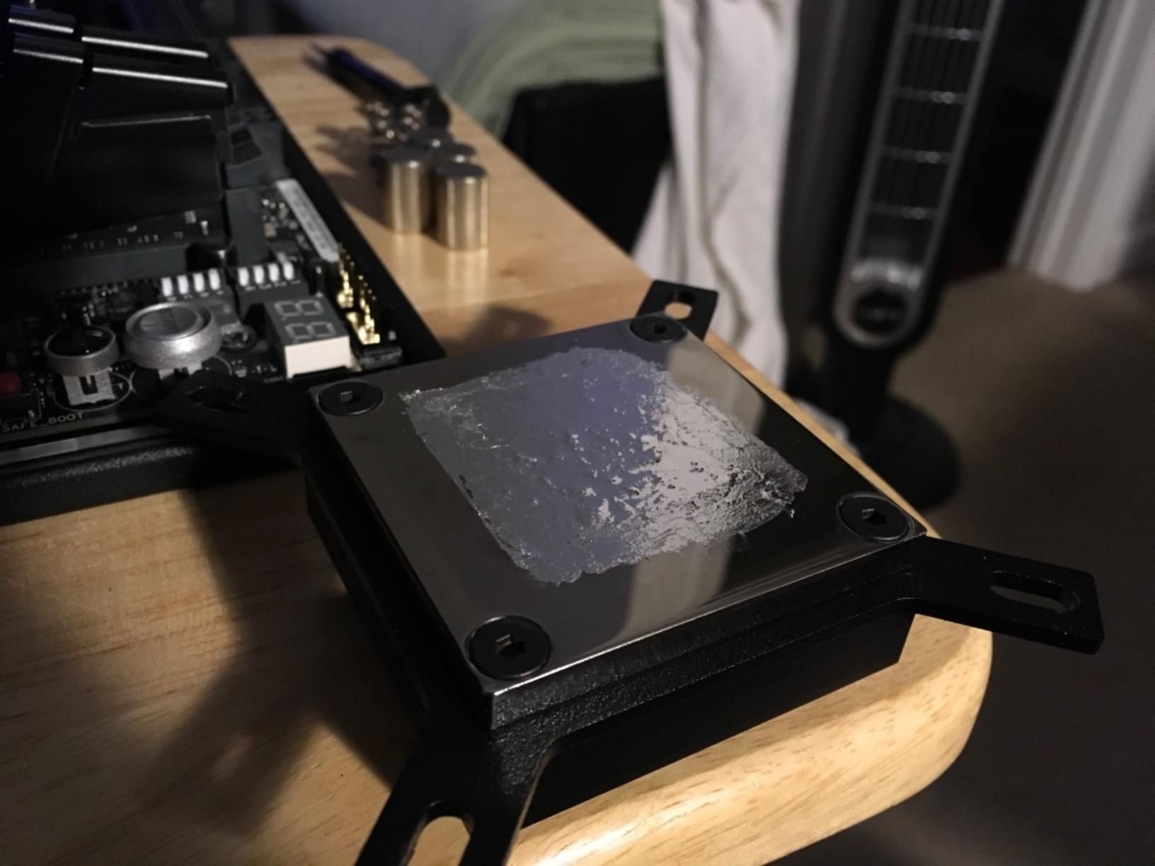 Thermal Grizzly Conductonaut - 1 Gram - High Performance Liquid Metal Compound Thermal Paste for Superior CPU/GPU/Console Cooling - Made in Germany customer photo 1