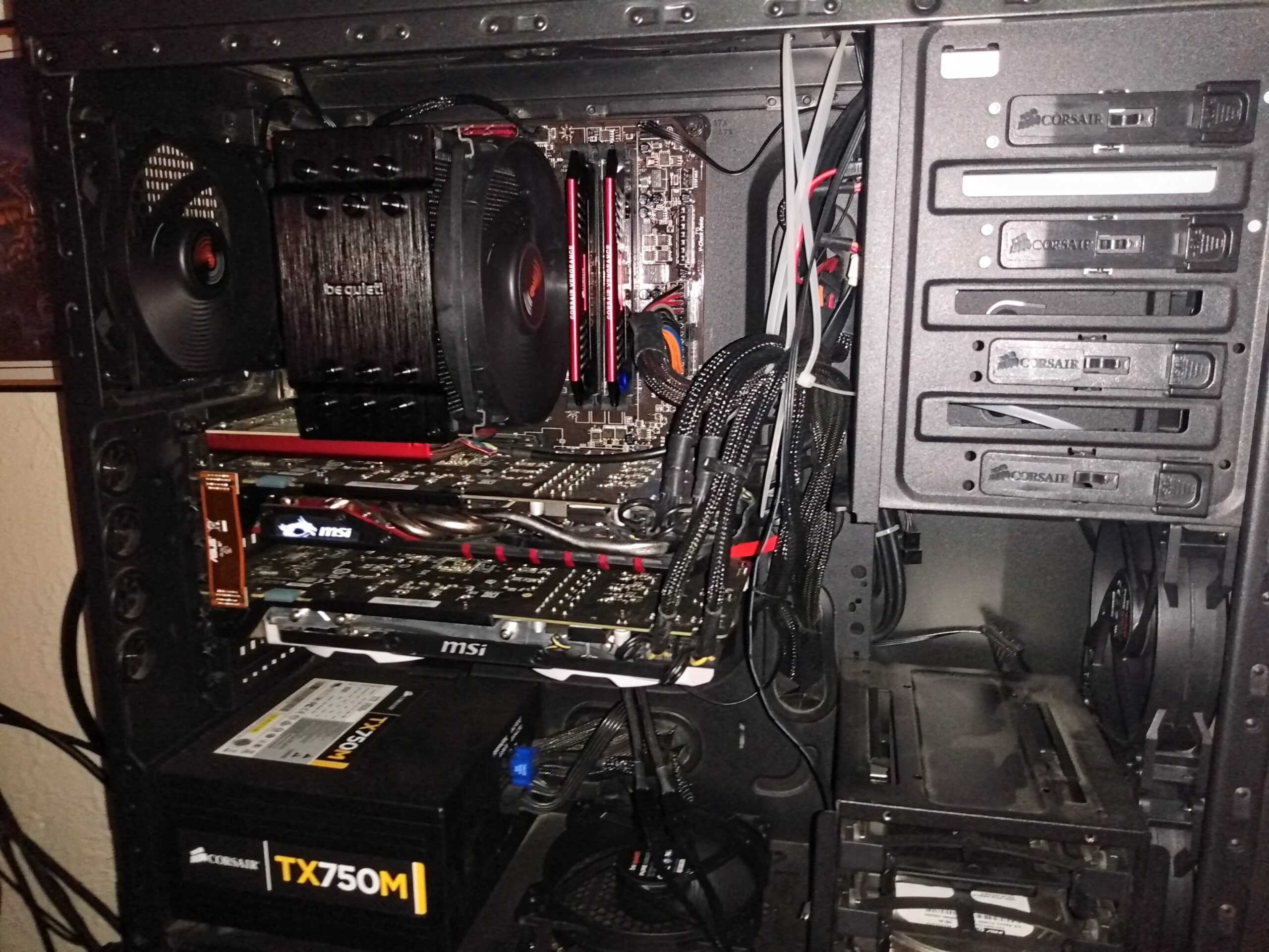 Thermaltake Commander FP SATA Powered 10 Port 4-Pin PWM Fan Hub AC-023-AN1NAN-A1, 3.2 x 1.7 x 0.7 inches customer photo 2