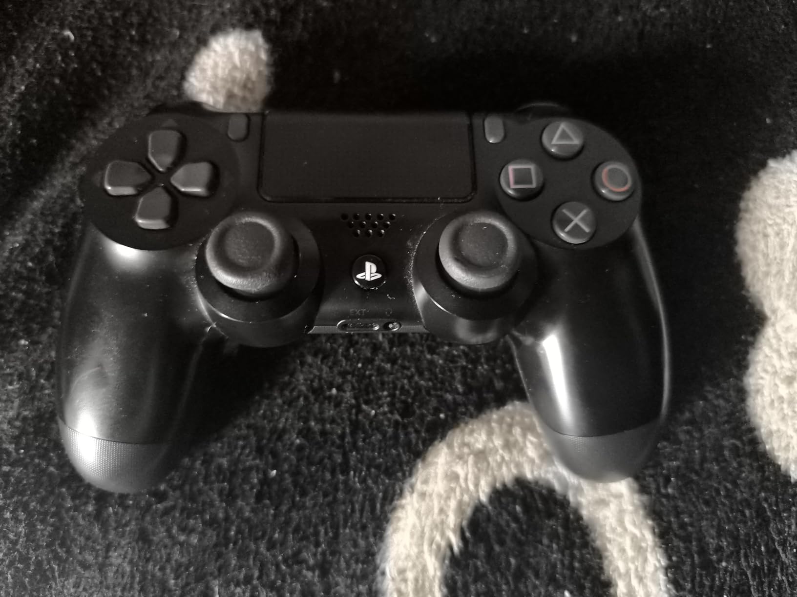 DualShock 4 Wireless Controller for PlayStation 4 - Jet Black customer photo 1