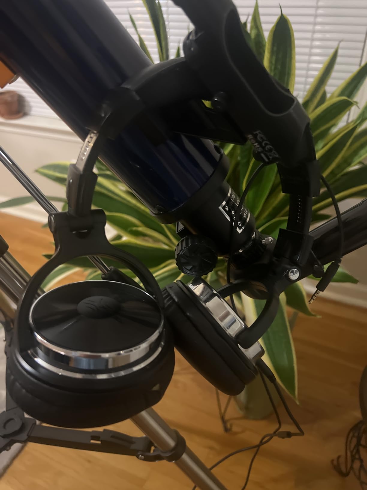 OneOdio Wired Over Ear Headphones Hi-Res Studio Monitor & Mixing DJ Stereo Headsets with 50mm Drivers and 1/4 to 3.5mm Jack customer photo 1