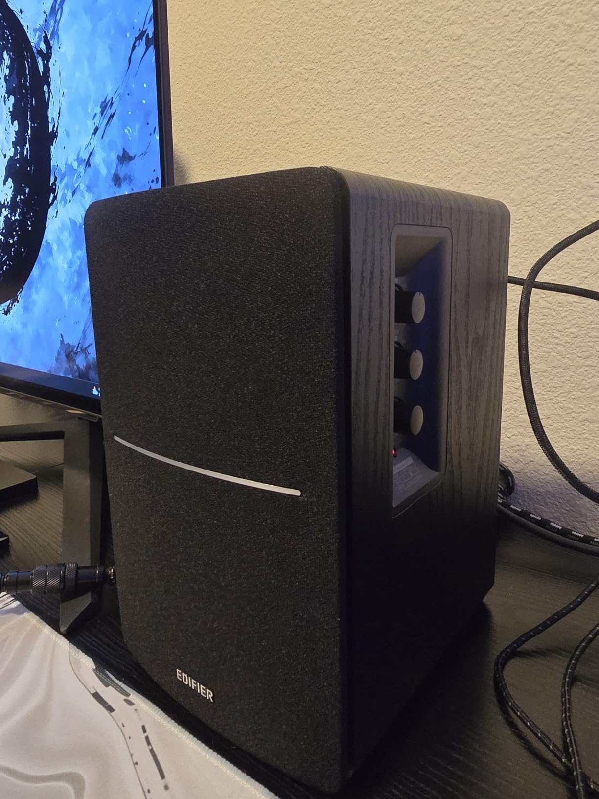 Edifier R1280DB Powered Bluetooth Bookshelf Speakers - Optical Input - Wireless Studio Monitors - 4 Inch Near Field Speaker - 42W RMS - Wood Grain (Black) customer photo 2
