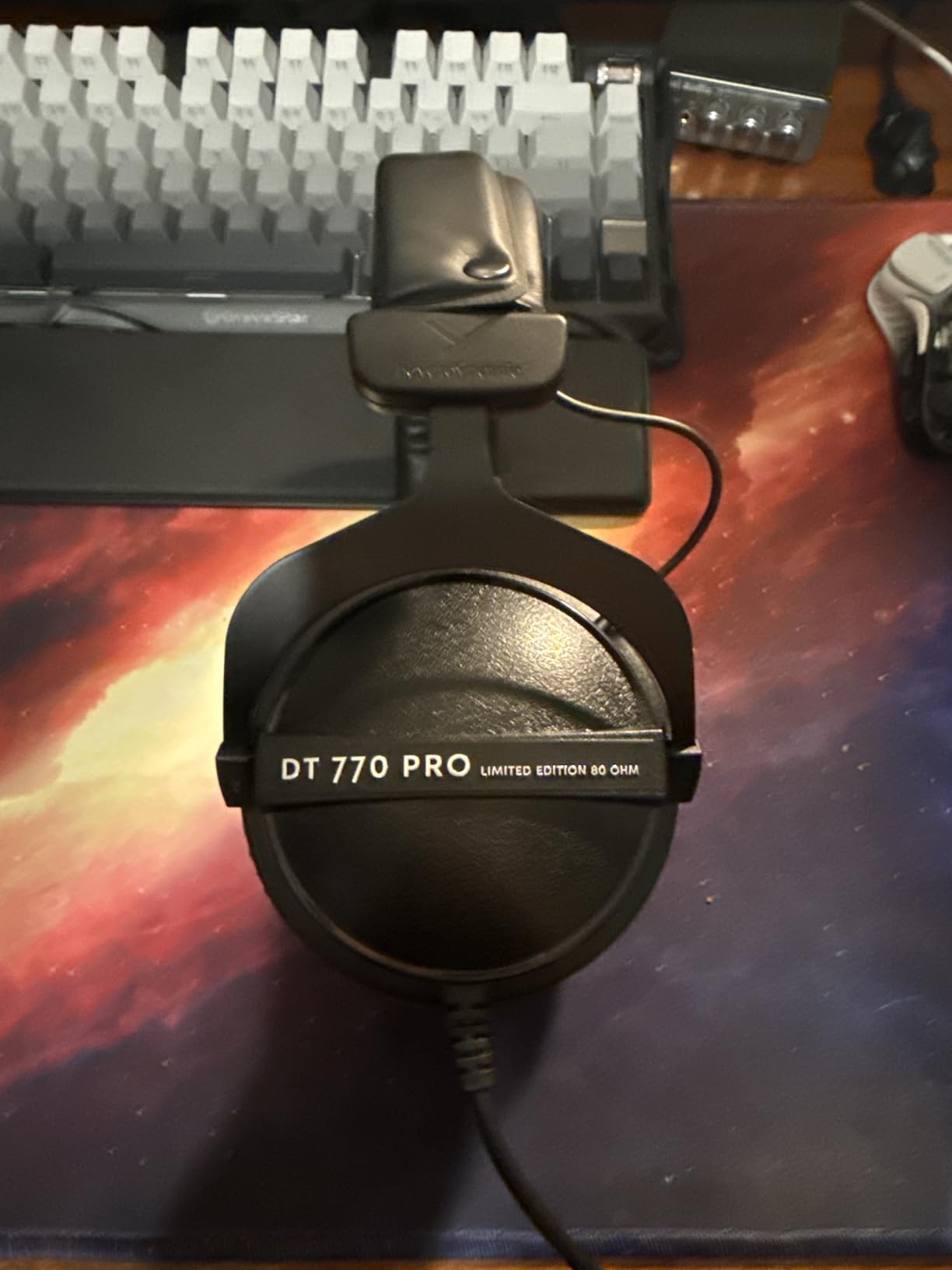 beyerdynamic DT 770 PRO, 80 Ohm, Closed Back, Over Ear, Wired Professional Studio Headphones, Home Recording, Podcast, Monitor, 3m Straight Cable, Black with Limited Edition Black Velour Ear Pads customer photo 2