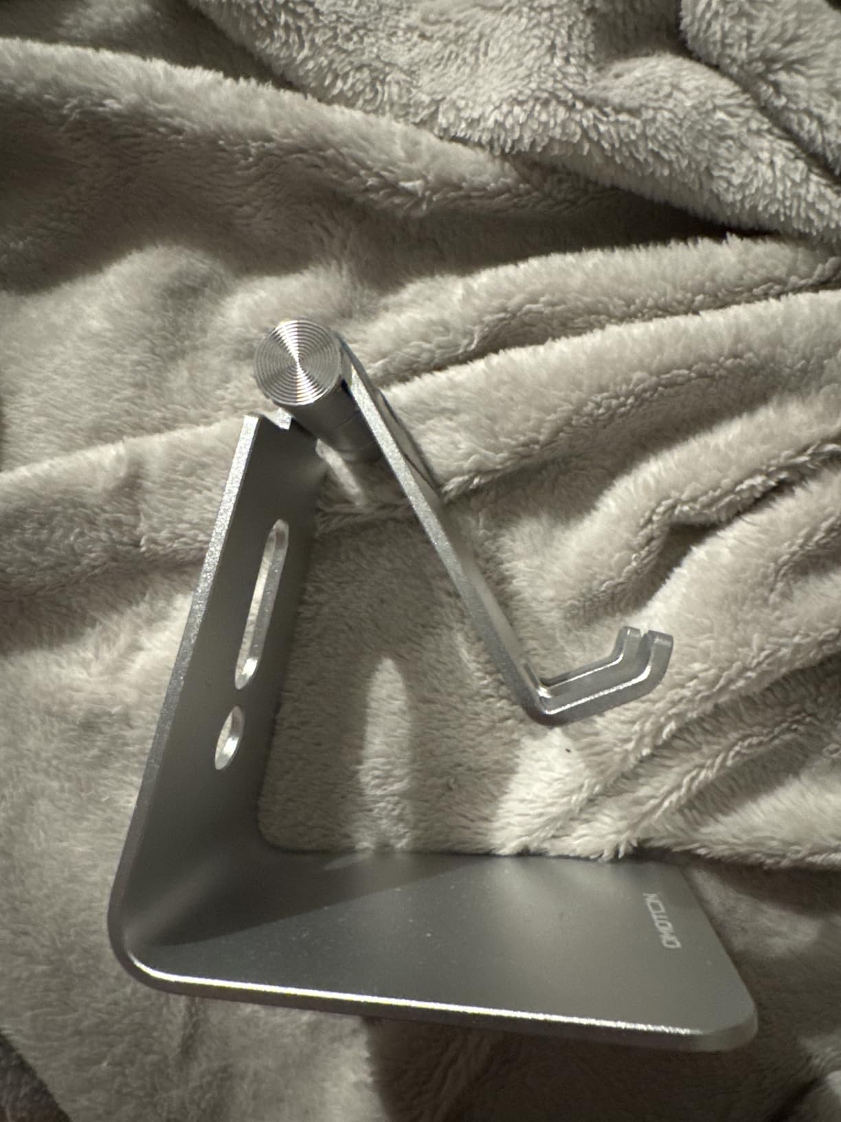 Adjustable Cell Phone Stand, OMOTON Aluminum Desktop Cellphone Stand with Anti-Slip Base and Convenient Charging Port, Fits All Smart Phones, Silver customer photo 1