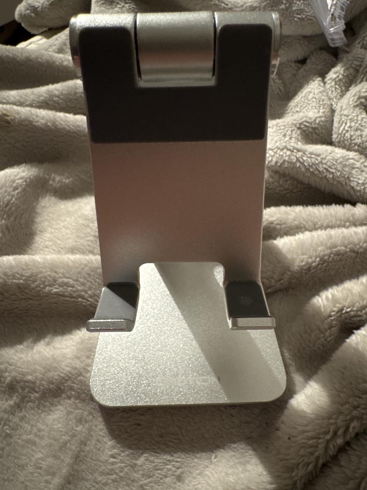 Adjustable Cell Phone Stand, OMOTON Aluminum Desktop Cellphone Stand with Anti-Slip Base and Convenient Charging Port, Fits All Smart Phones, Silver customer photo 2