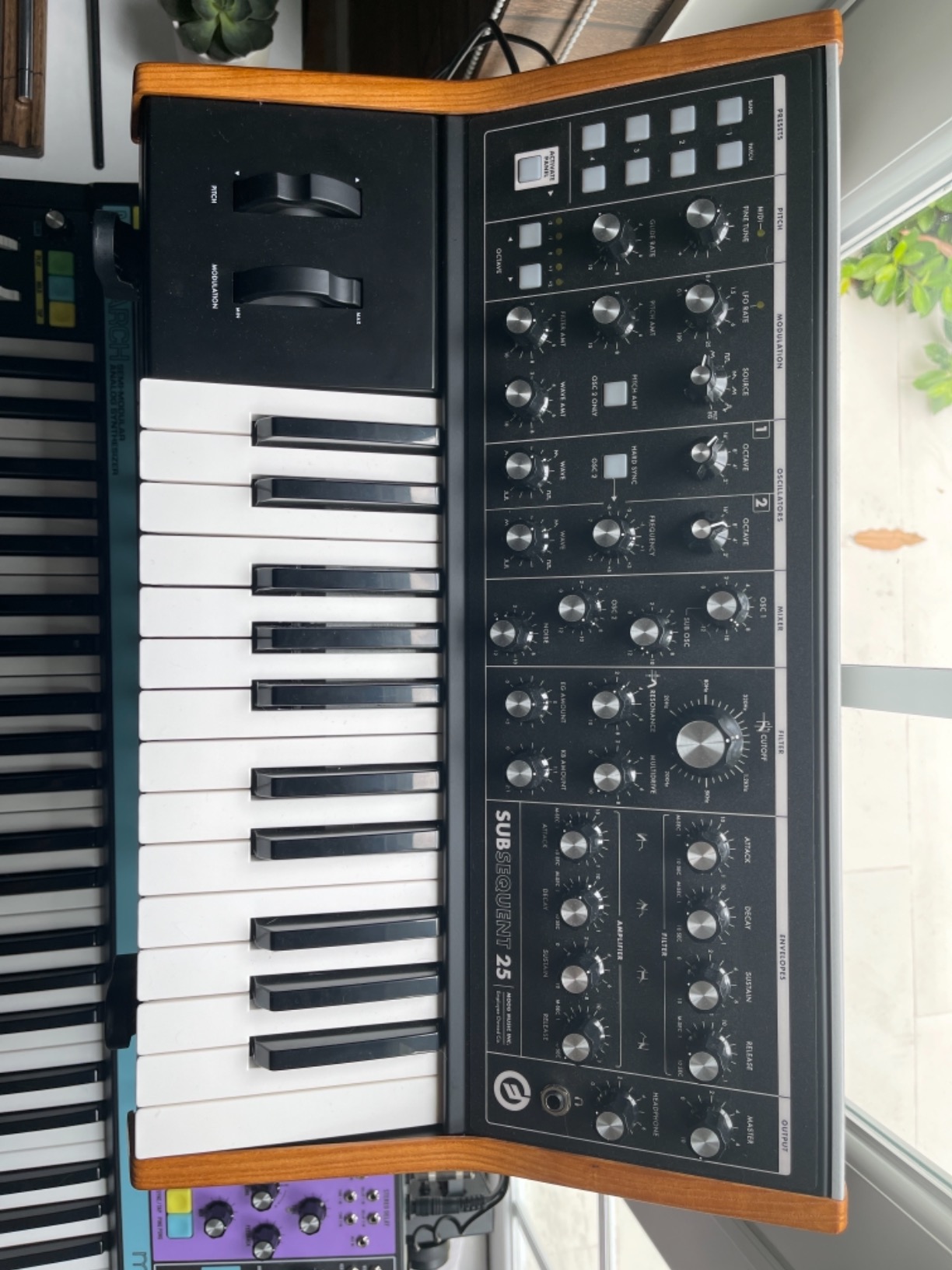 MOOG Subsequent 37 Paraphonic Analog Synthesizer and MIDI Keyboard with 37 Semi Weighted Keys customer photo 2