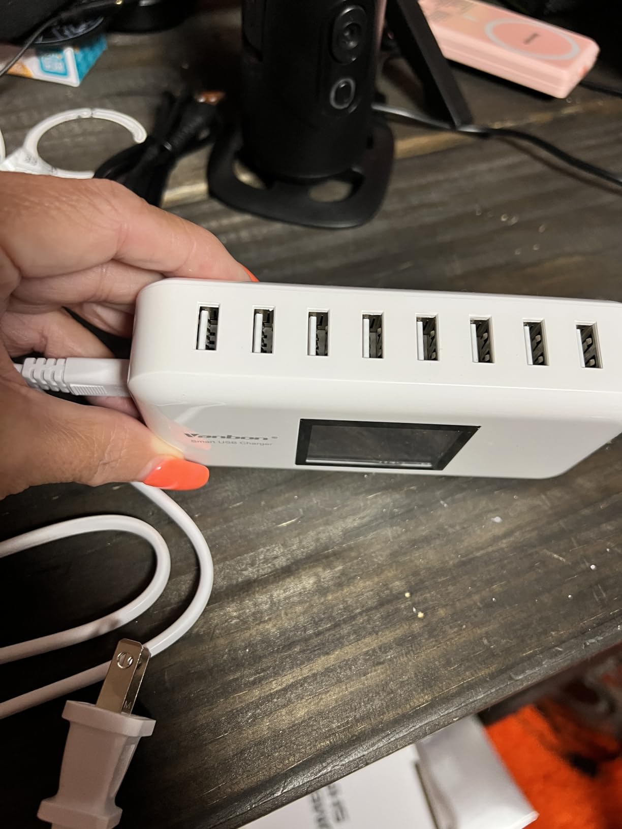 60W/12A 8-Port Desktop Charging Station Multiple USB, Multi Port Travel Fast Wall Charger Hub with LCD for Smart Phones, Tablet and More (White) customer photo 1