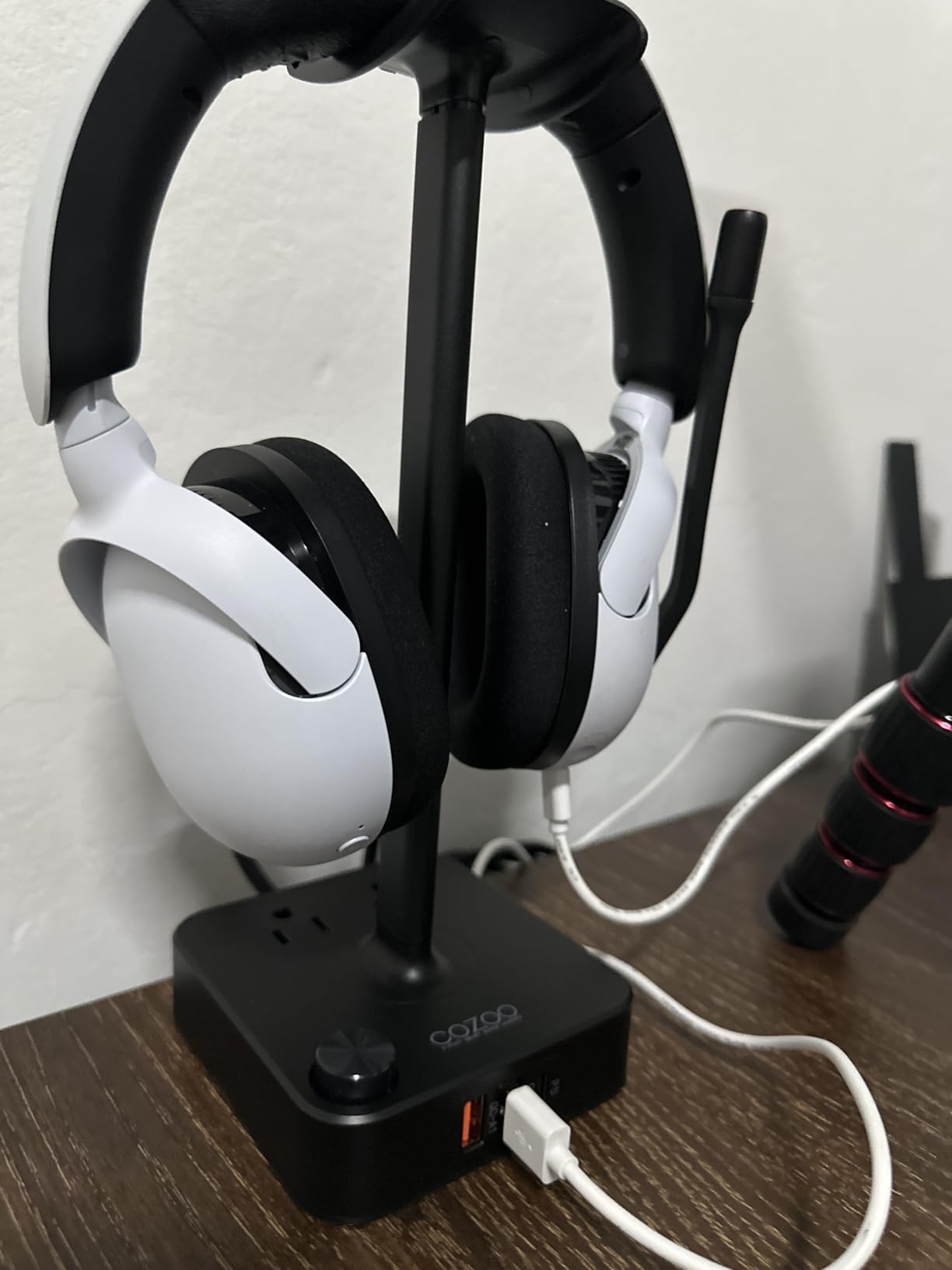 COZOO Headphone Stand with USB Charger Desktop Gaming Headset Holder Hanger with 3 USB Charging Station and 2 Outlets Power Strip, Suitable for Gaming, DJ, Wireless Earphone Display, Gamer Gifts for Men customer photo 1