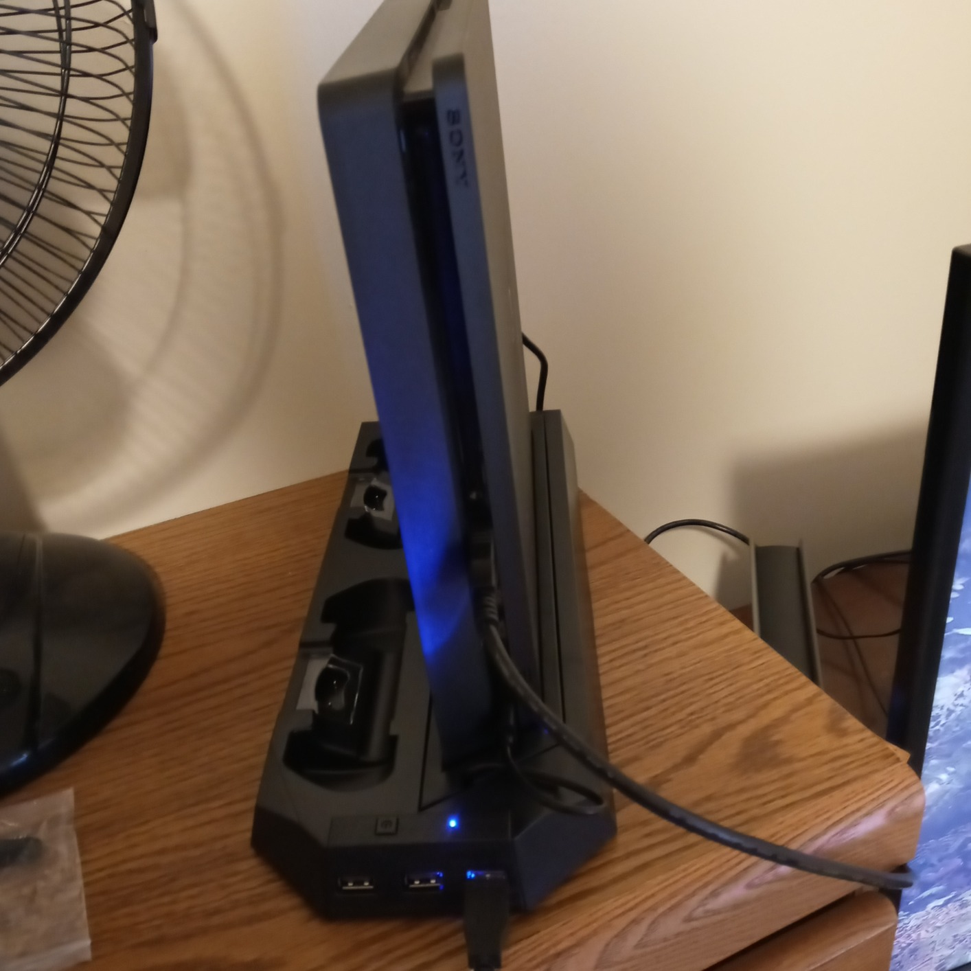 Vertical Stand Charger Cooling Station for PS4 Pro/Slim 2-in-1 with Dual Charger Ports and USB HUB customer photo 2