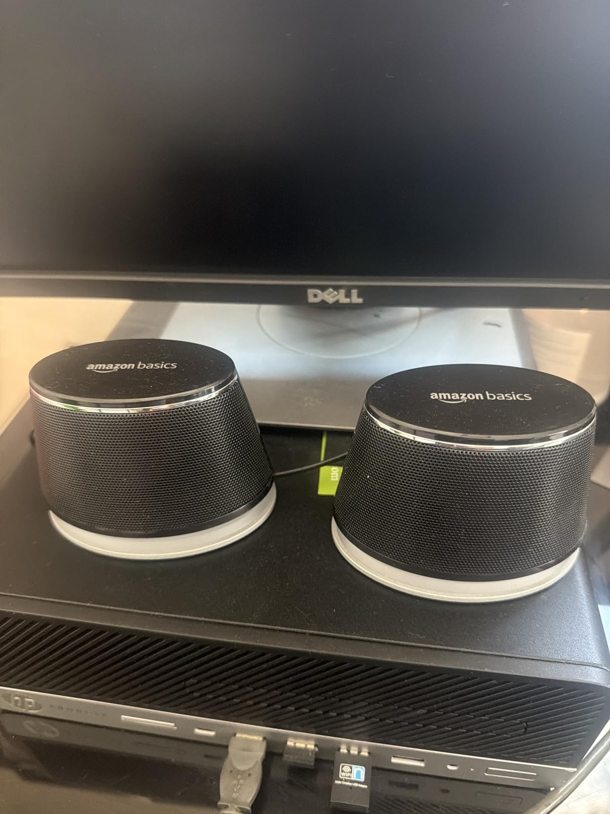Amazon Basics Stereo 2.0 Speakers for PC or Laptop with Volume Control, 3.5mm Aux Input, USB-Powered, 1 Pair, Black customer photo 2