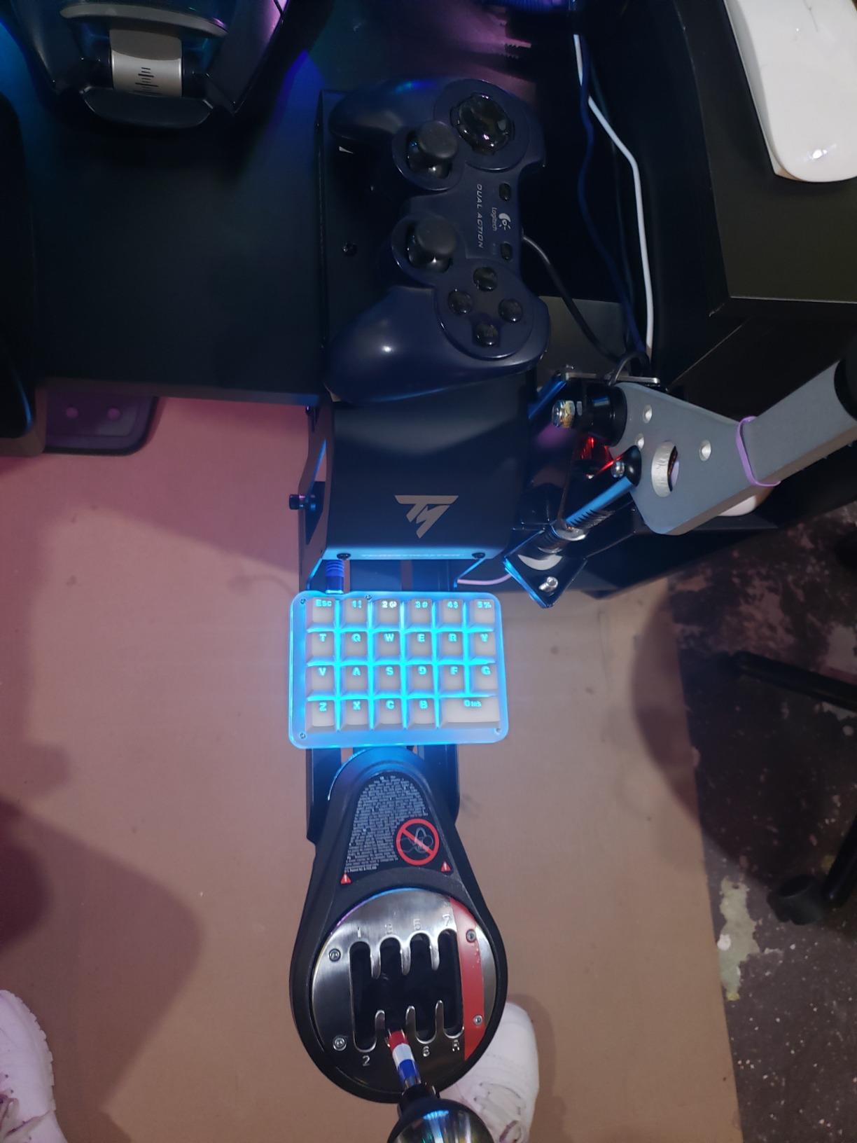 Thrustmaster Racing Clamp (Compatible with PS5, PS4, XBOX Series X/S, One, PC) customer photo 2