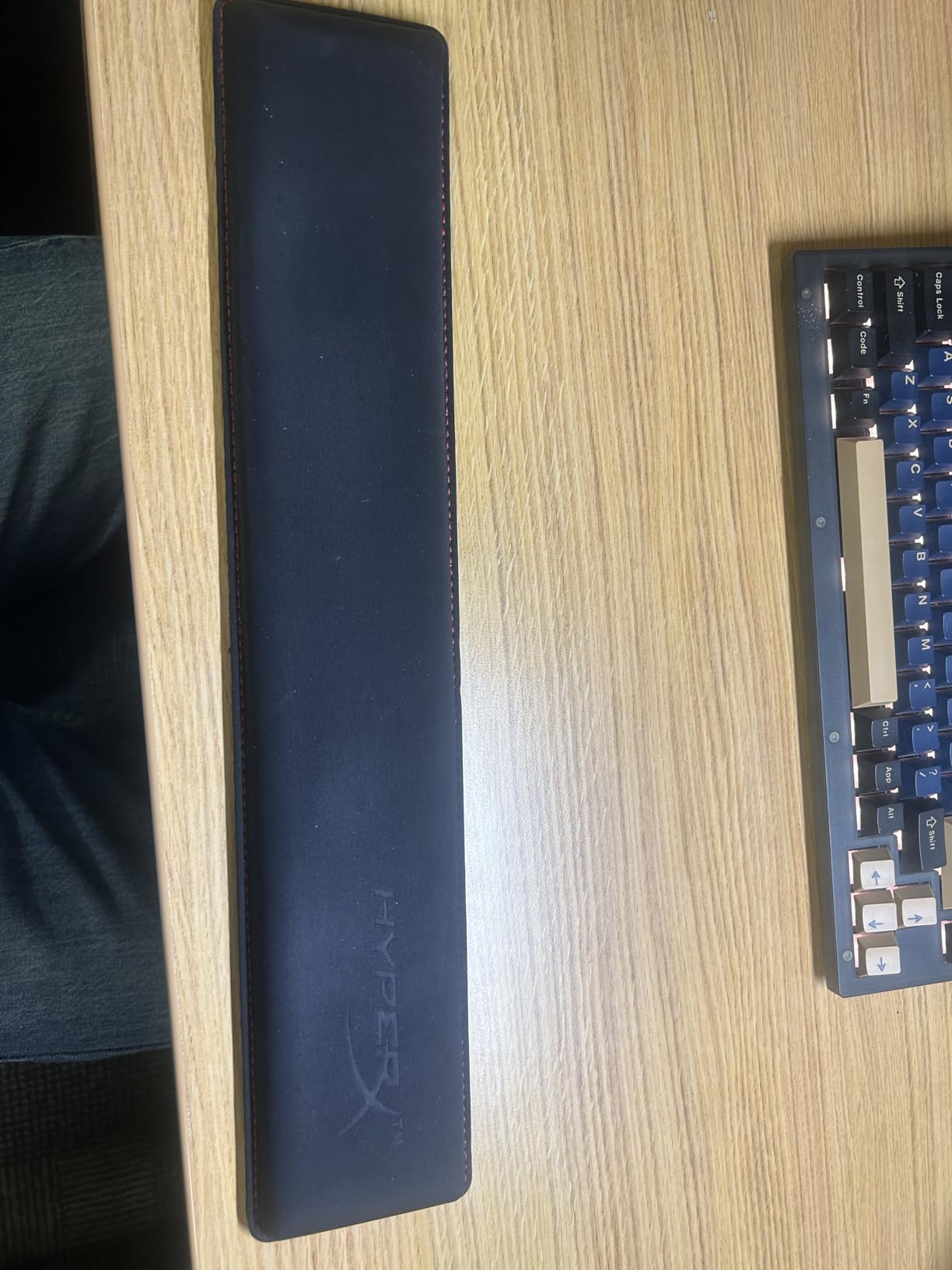 HyperX Wrist Rest - Full Sized - Cooling Gel - Memory Foam - Anti-Slip - Ergonomic - Keyboard Accessory, Black customer photo 2