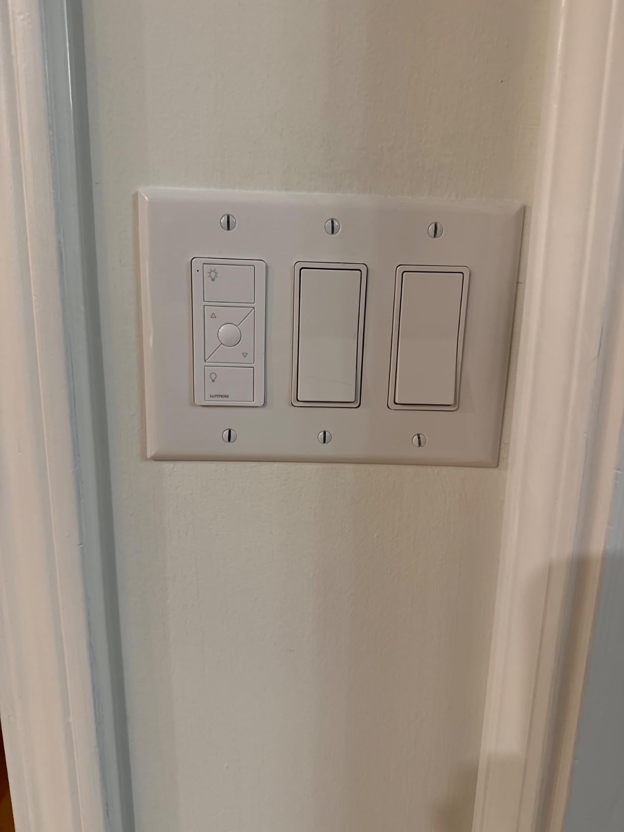 Caseta 3 Way Smart Dimmer Light Switch Kit, Includes Pico Remote, Bracket, and Smart Dimmer Switch, No Neutral Required, Works with Alexa, Apple Home, Ring, & Google Home, P-PKG1WB-WH, White customer photo 2