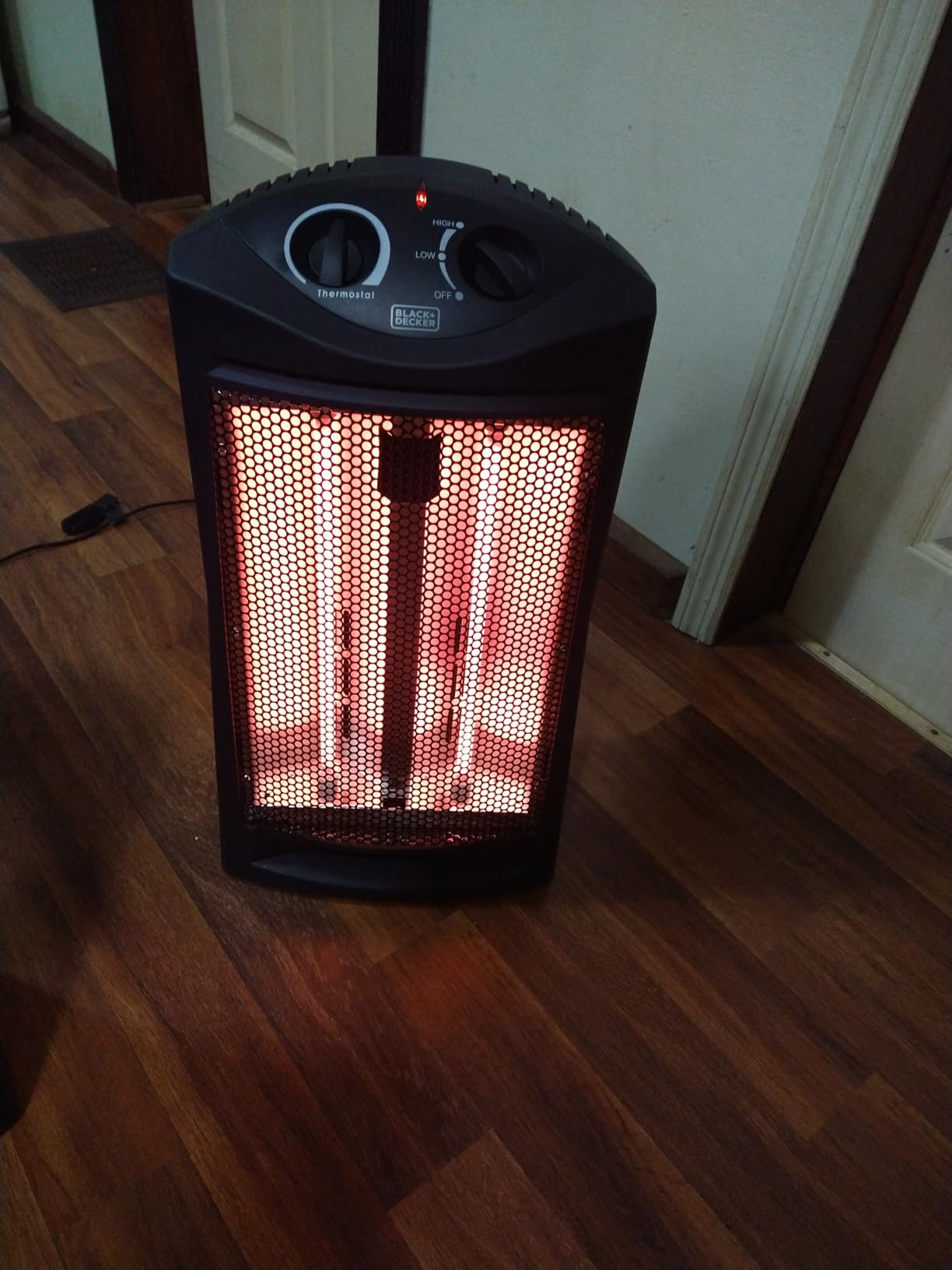 BLACK+DECKER Infrared Radiant Quartz Tower Heater, 1500W Space Heater with Adjustable Thermostat, Portable Heater with 2 Settings, Personal Heater for Home and Office, BHTI06, Black customer photo 1