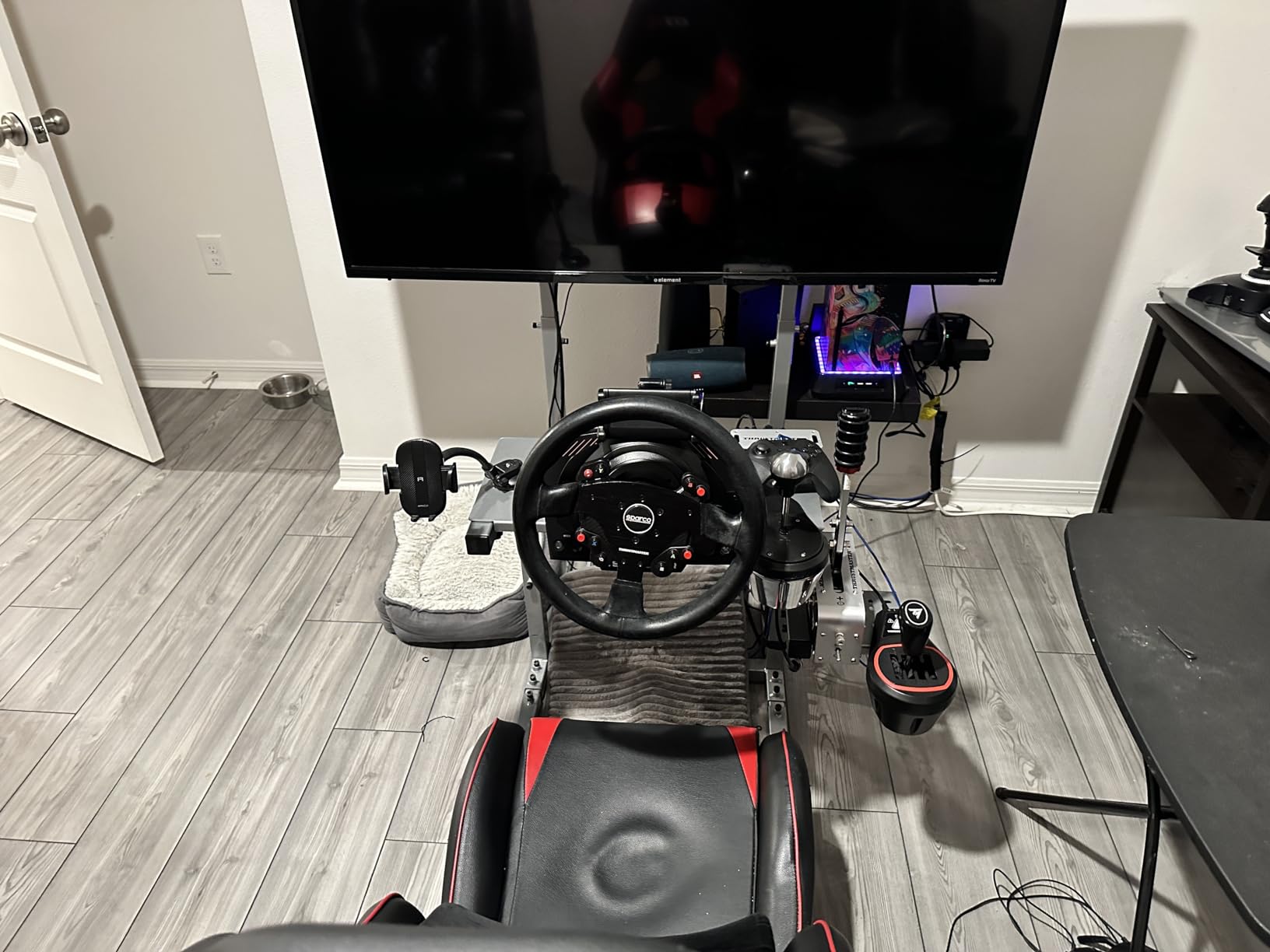 Thrustmaster TM SIM HUB (Compatible with PS5, PS4, XBOX Series X/S, One, PC) customer photo 1
