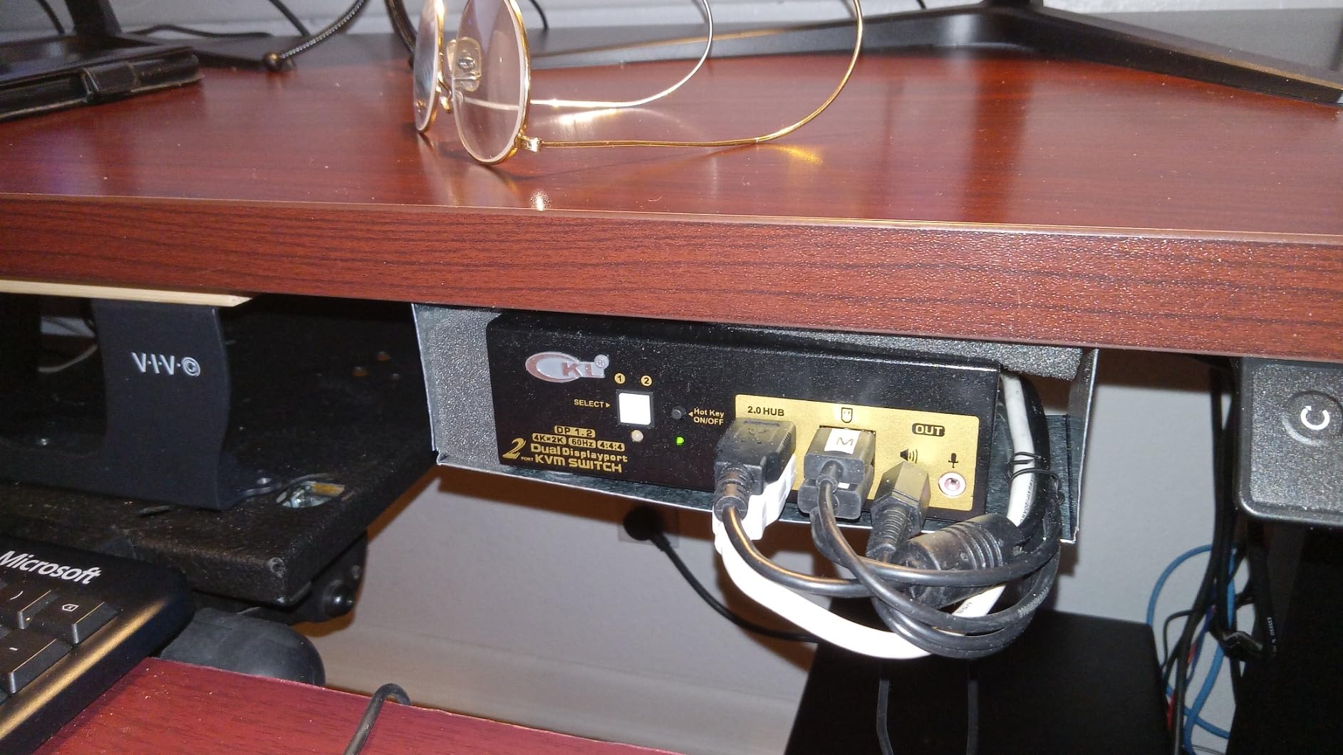 HDMI KVM 2 Port 4K 30Hz Dual Monitor Extended Display (CKL-922HUA) customer photo 1