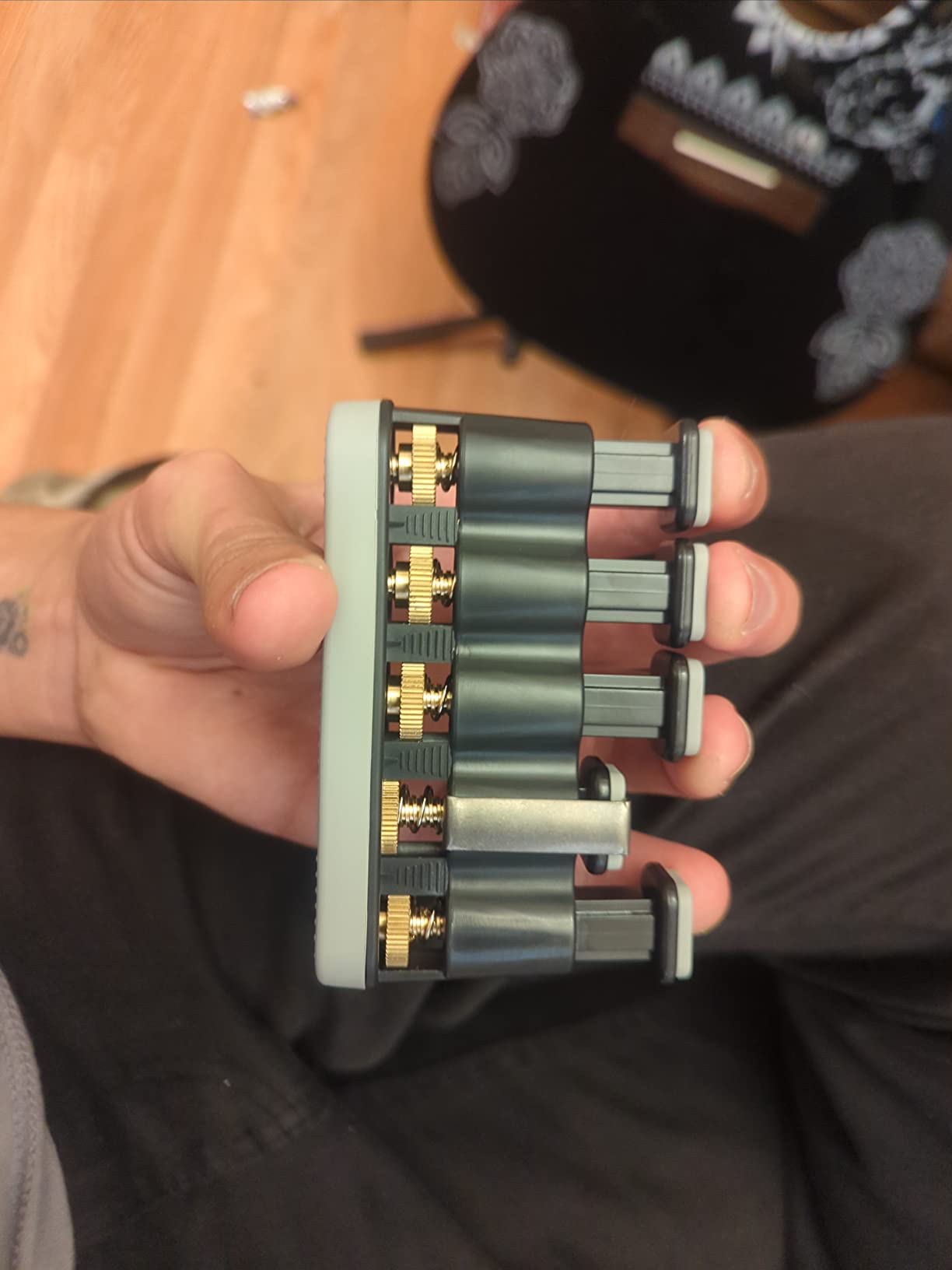 DILIMI Finger Strengthener, Guitar Beginner Exercier, Finger Trainer, Hand Grip Strength Trainer for Athletes,Musicians customer photo 1