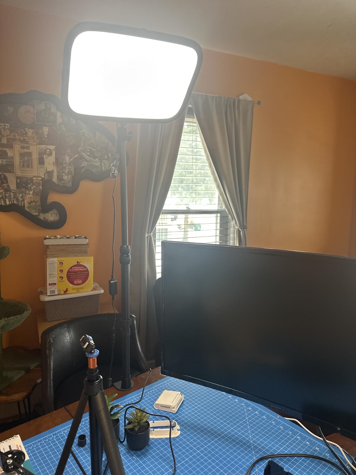 Elgato Key Light - Professional 2800 lumens Studio Light with Desk clamp for Streaming, Recording and Video Conferencing, Temperature and Brightness app-Adjustable on Mac, PC, iOS, Android customer photo 2