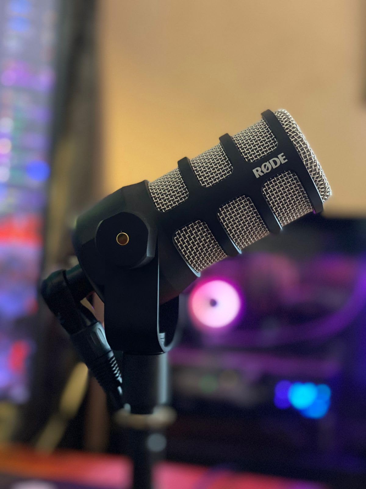 RØDE PodMic Cardioid Dynamic Broadcast Microphone with Integrated Swing Mount for Podcasting, Streaming, Gaming, and Voice Recording customer photo 1
