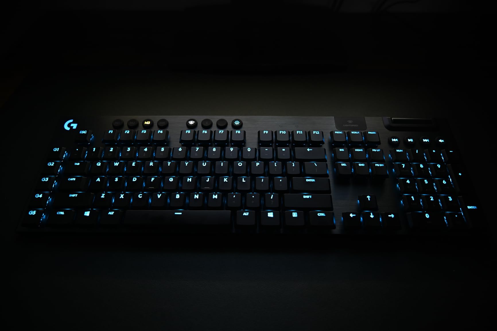 Logitech G915 Lightspeed RGB Mechanical Gaming Keyboard, Low Profile GL Tactile Key Switch, LIGHTSYNC RGB, Advanced Wireless and Bluetooth Support - Tactile, Black customer photo 2