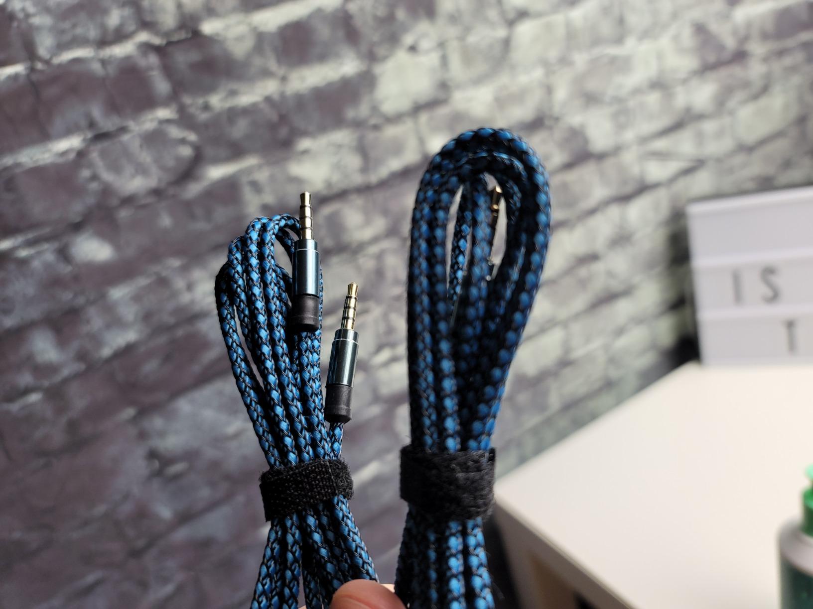 MCSPER 2 Pack TRRS 3.5mm Audio Cable, 5Ft 4-Conductor (4 Pole) with Mic[Microphone Compatible] Nylon Braided Aux Cord Compatible Car Home Stereos,Speaker,Headphones,Sony(Blue) customer photo 2