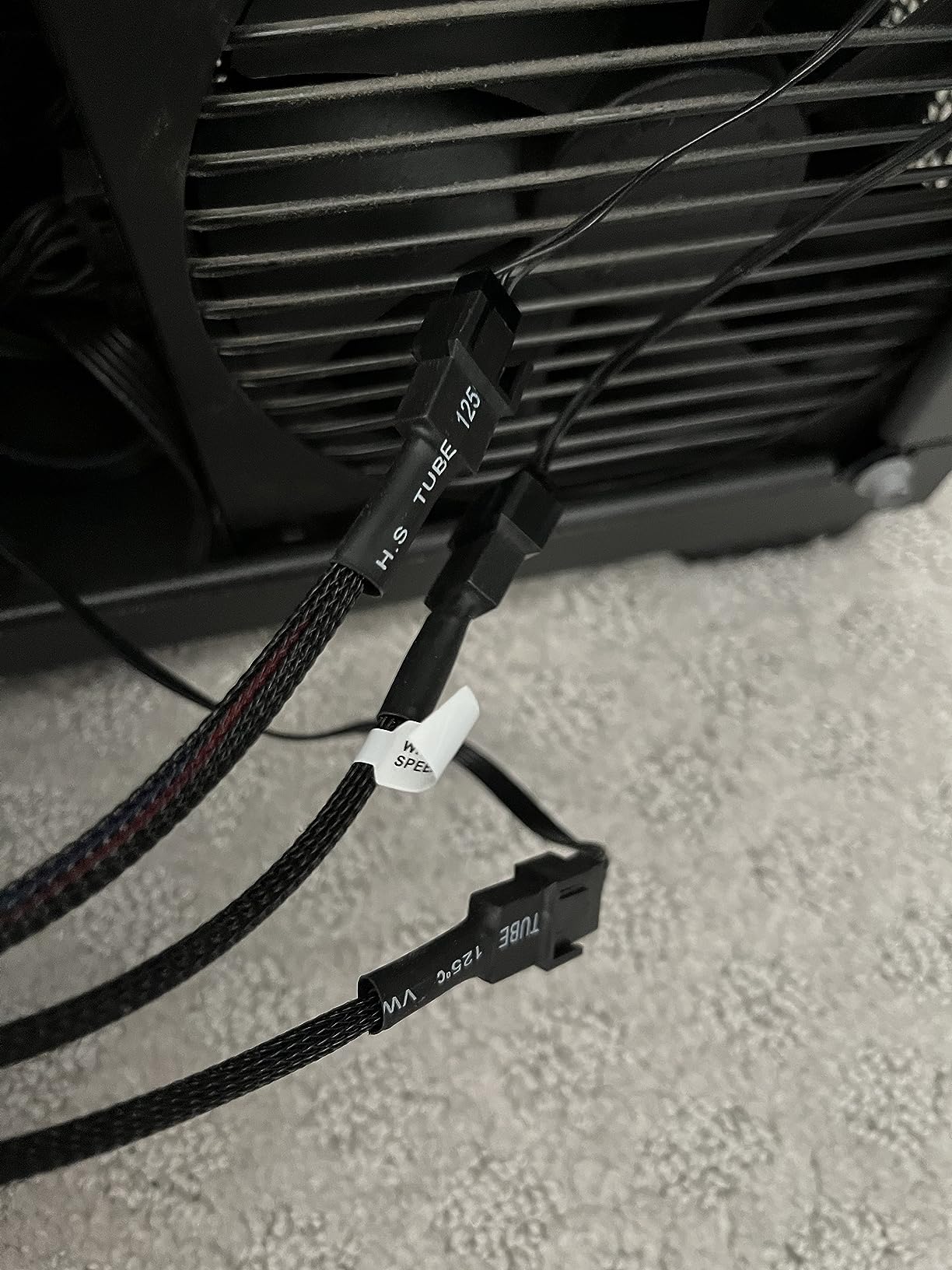 Cable Matters 2-Pack 3 Way 4 Pin PWM Fan Splitter Cable - 12 Inches / 30cm, 1x PWM-Controlled with 2 Follower customer photo 1