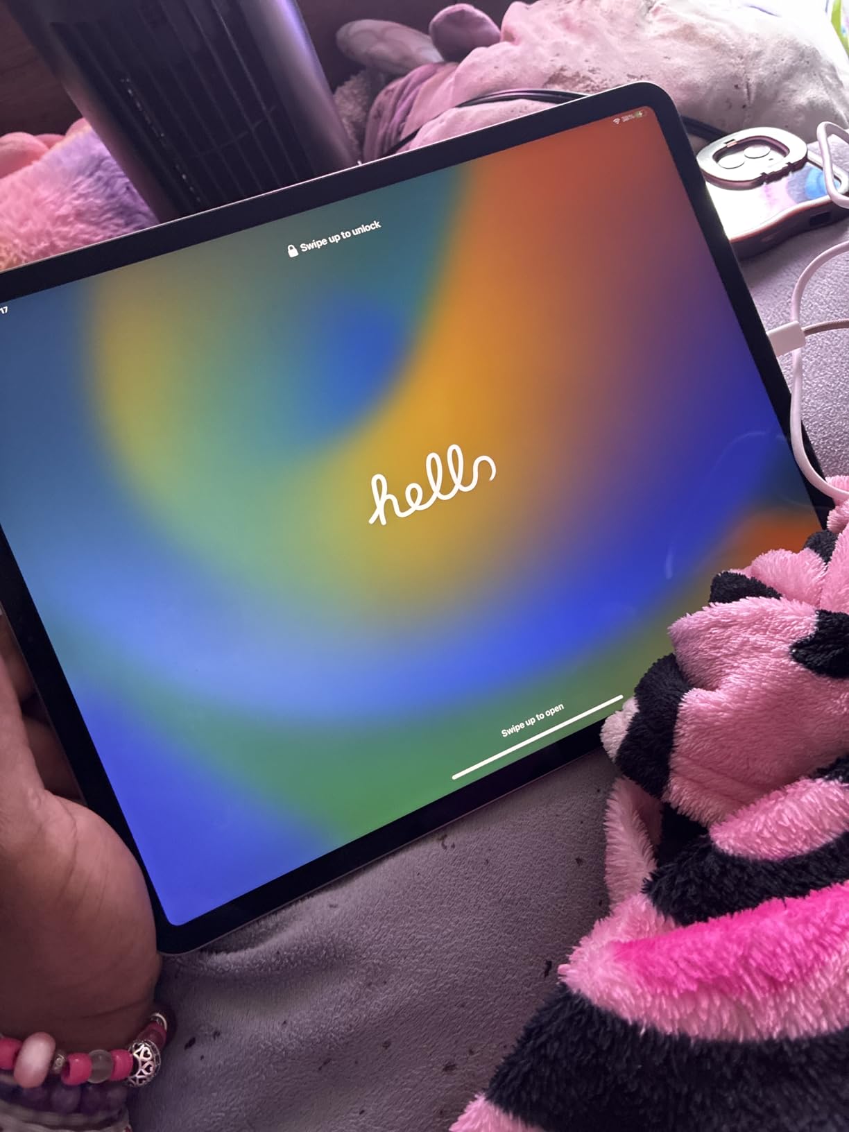 Apple iPad Pro (12.9-inch, Wi-Fi, 256GB) - Silver (Renewed) customer photo 1