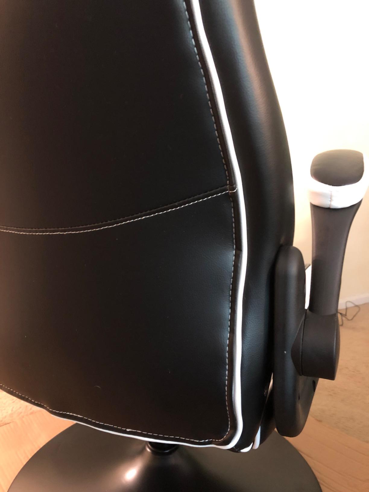 RESPAWN 800 Swivel Rocker Gaming Chair - Ergonomic Floor Gaming Seat with Lumbar Support, Flip Up Armrest, High Back, Pedestal Base, Comfortable No Wheels Console Video Game Rocker Chair - White customer photo 1