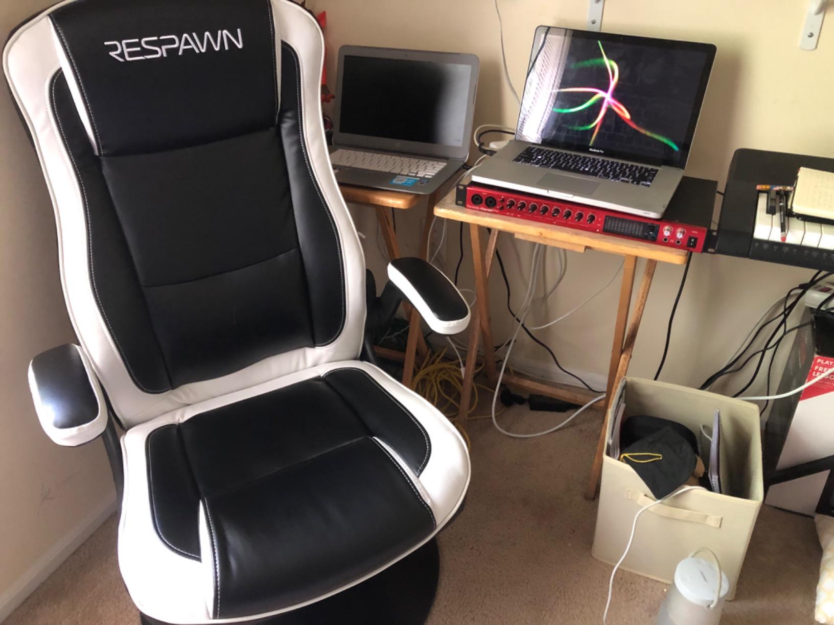 RESPAWN 800 Swivel Rocker Gaming Chair - Ergonomic Floor Gaming Seat with Lumbar Support, Flip Up Armrest, High Back, Pedestal Base, Comfortable No Wheels Console Video Game Rocker Chair - White customer photo 2