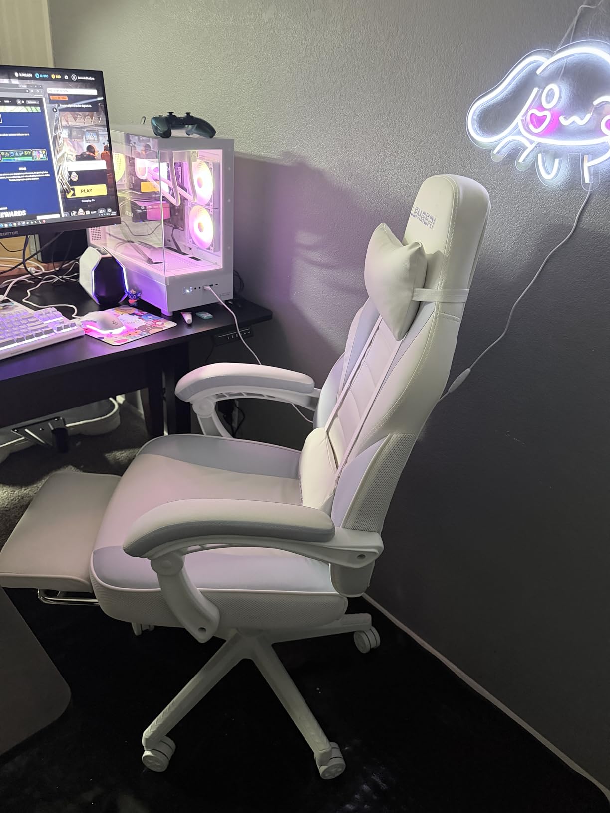 LEMBERI Gaming Chair with Footrest, Ergonomic Video Game Chair for Adults, Big and Tall Chair 400lb Weight Capacity, Racing Style Computer Gamer Chair customer photo 1