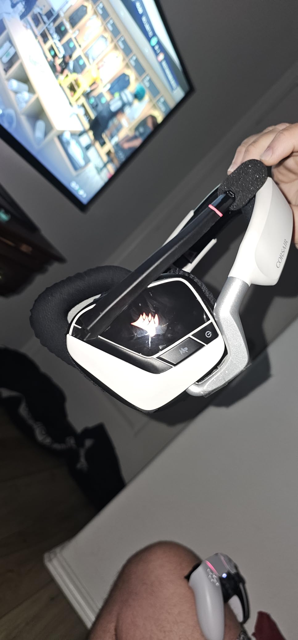 Corsair Void RGB Elite Wireless Gaming Headset - 7.1 Surround Sound - Omni-Directional Microphone - Microfiber Mesh Earpads - Up to 40ft Range - iCUE Compatible - PC, Mac, PS5, PS4 - Carbon customer photo 2