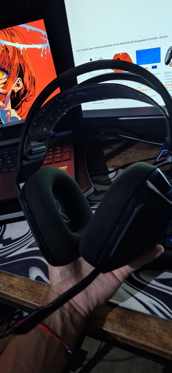 Logitech G733 Lightspeed Wireless Gaming Headset - Suspension Headband, Lightsync RGB, Blue VO!CE Mic, PRO-G Audio - Black, Gaming Headset Wireless, PC, PS5, PS4, Switch Compatible customer photo 2
