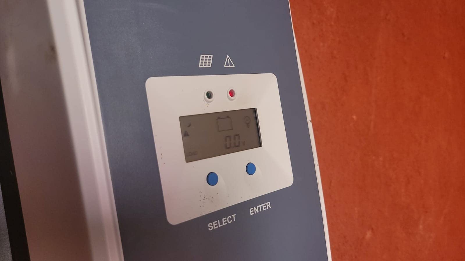 EPEVER 50A MPPT Solar Charge Controller 12/24/36/48VDC Automatically Identifying System Voltage with MT52 Remote Meter & Temperature Sensor RTS & Communication Cable RS485 customer photo 1