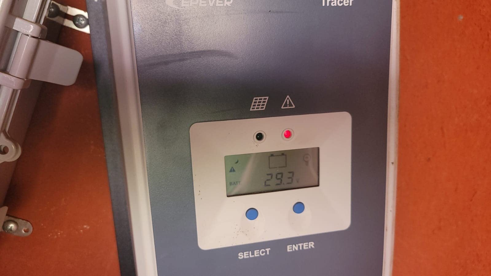 EPEVER 50A MPPT Solar Charge Controller 12/24/36/48VDC Automatically Identifying System Voltage with MT52 Remote Meter & Temperature Sensor RTS & Communication Cable RS485 customer photo 2