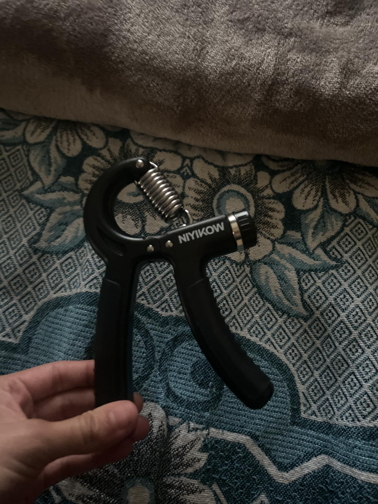 NIYIKOW Grip Strength Trainer, Hand Grip Strengthener, Grip Strengthener, Adjustable Resistance, Forearm Strengthener, Perfect for Musicians Athletes customer photo 2