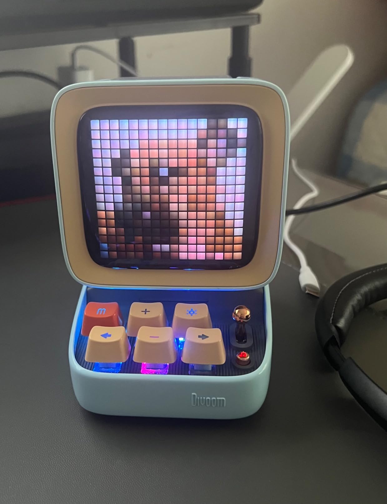 Divoom Ditoo Retro Pixel Art Game Bluetooth Speaker with 16X16 LED App Controlled Front Screen (Pink) customer photo 2