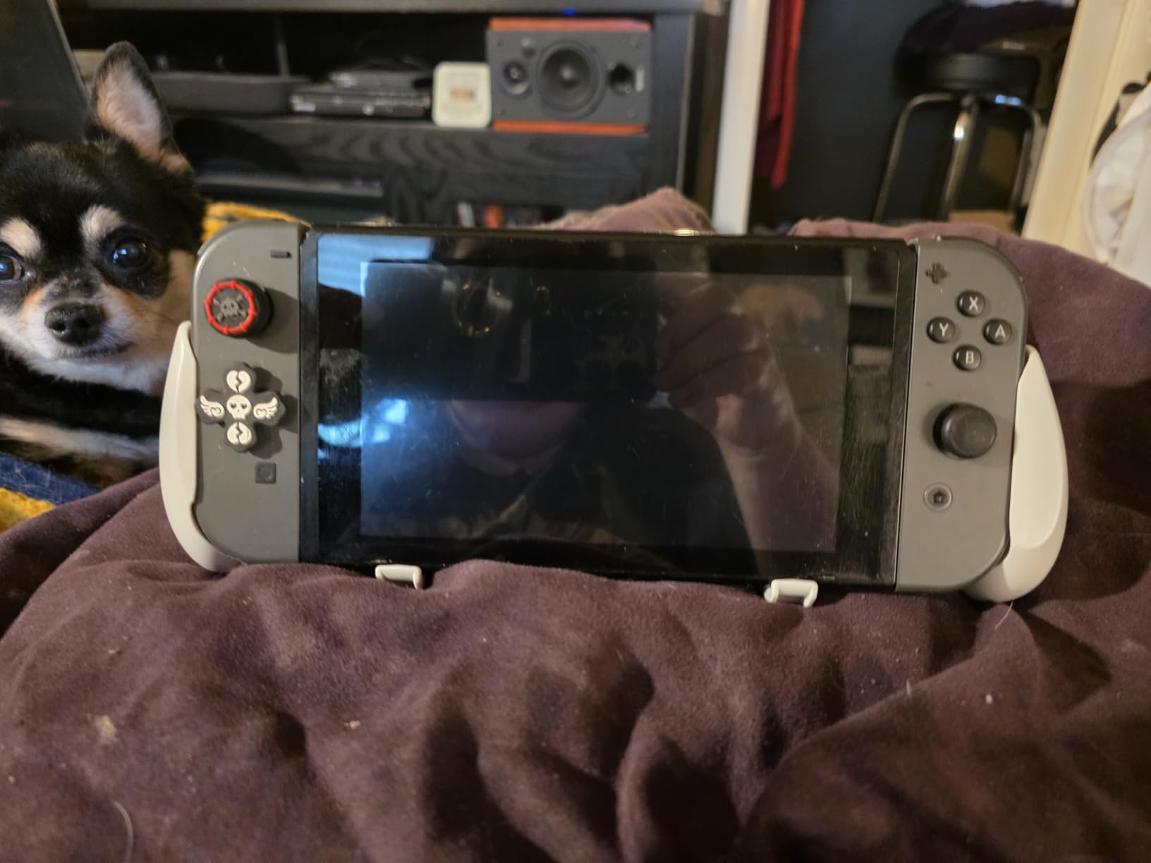 OIVO Switch Grip with Upgraded Adjustable Stand, Asymmetrical Grip with Adjustable Stand and 5 Game Slots-4 Thumb Caps Included customer photo 1