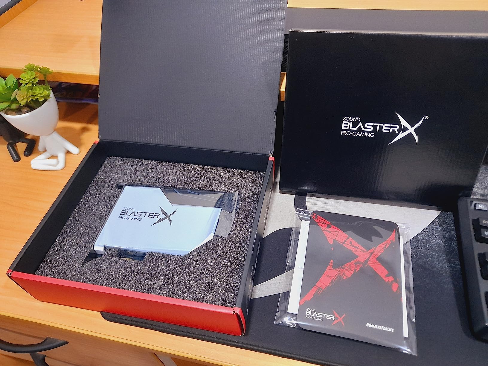 Creative Sound BlasterX AE-5 Plus Pure Edition SABRE32 Ultra-Class 32-bit/384kHz PCI-e Gaming Sound Card and DAC with Dolby Digital and DTS, Xamp Discrete Headphone Bi-amp, 122dB SNR, RGB LED Strips customer photo 1