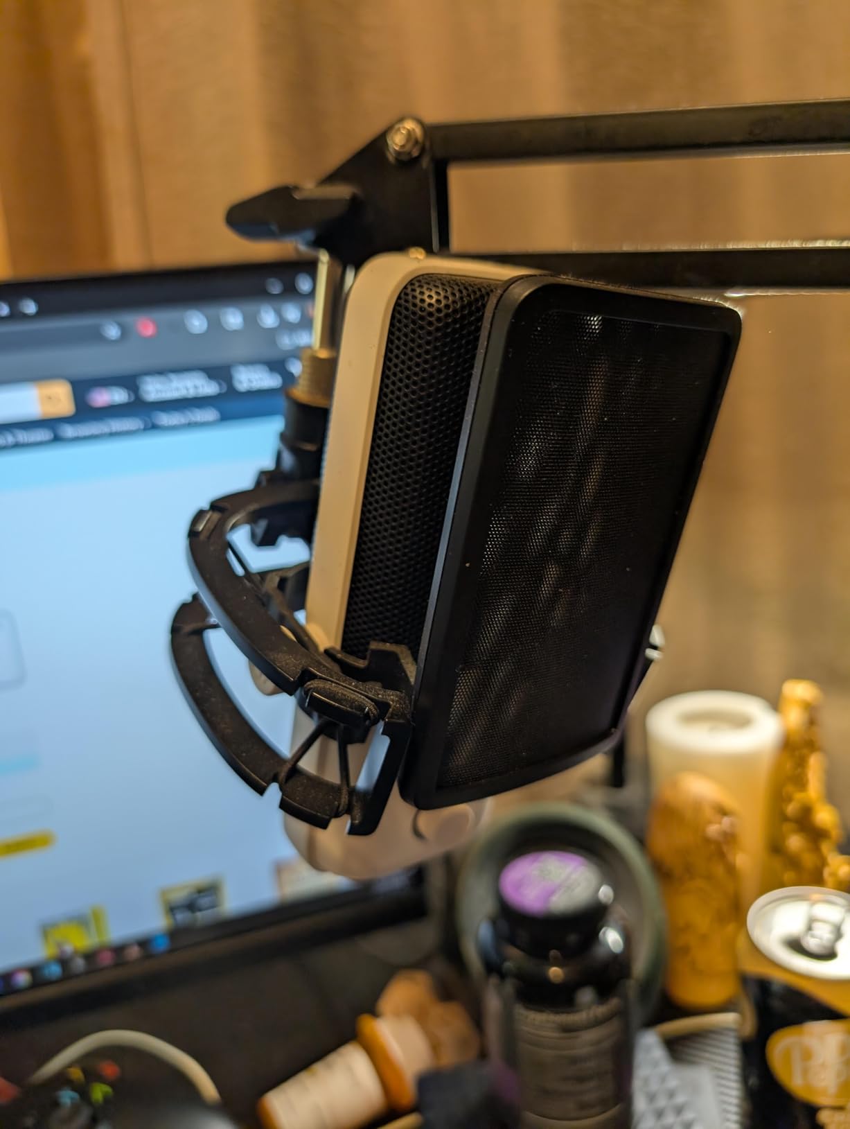 Wave:3 - Premium Studio Quality USB Condenser Microphone for Streaming, Podcast, Gaming and Home Office, Free Mixer Software, Sound Effect Plugins, Anti-Distortion, Plug 'n Play, for Mac, PC customer photo 1