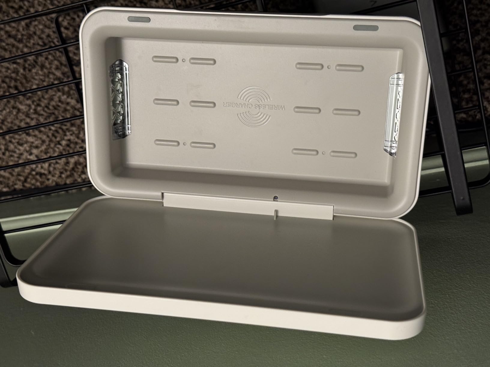Samsung Electronics Qi Wireless Charger and UV Sanitizer - US Version customer photo 2
