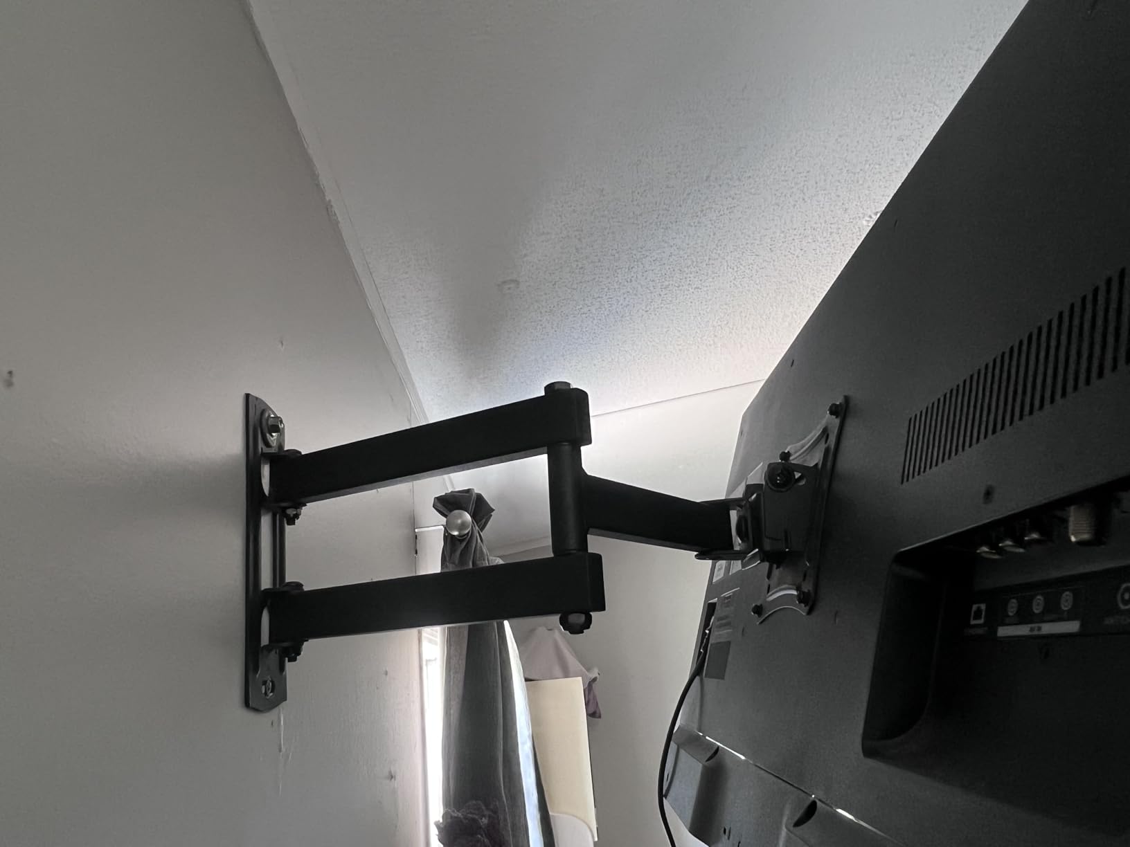 Pipishell Full Motion TV Wall Mount for 26-65 inch Flat or Curved TVs up to 77 lbs, TV Bracket Wall Mount with Articulating Arms, Extension, Tilt, Swivel, Leveling, Max VESA 400x400mm, PIMF7 customer photo 1
