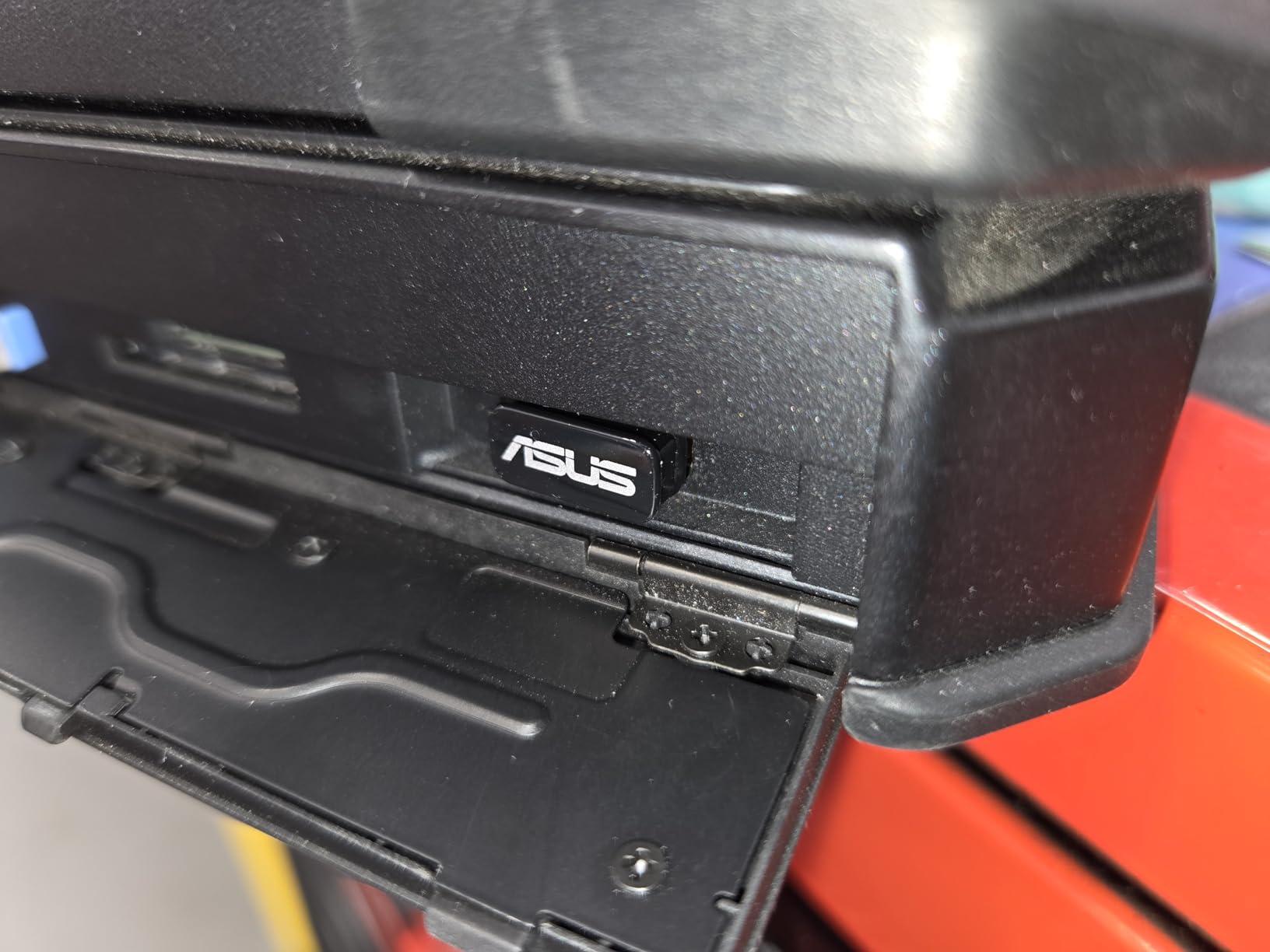 ASUS USB-BT500 USB Adapter with Ultra Small Design, Bluetooth 5, Backward Compatible with Bluetooth 2.1/3.x/4.x, TAA Compliant (USB-BT500) customer photo 1