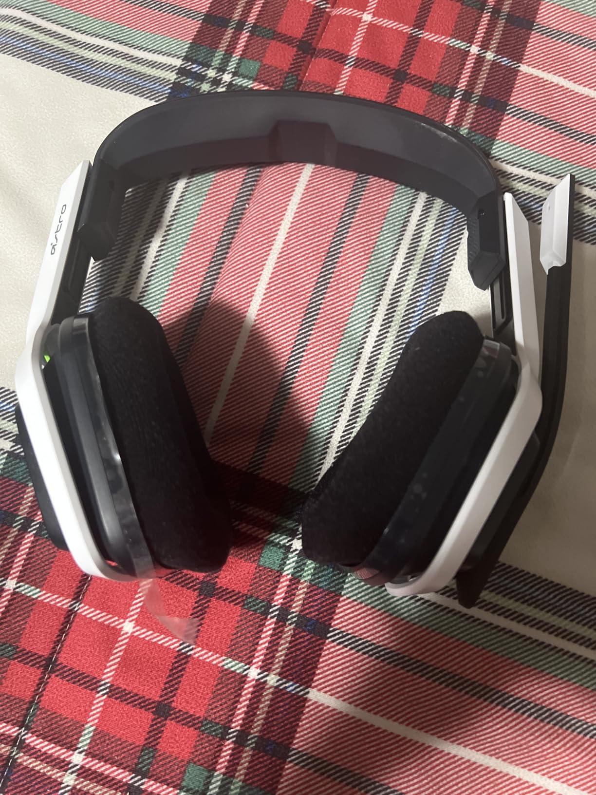 ASTRO Gaming A20 Wireless Headset Gen 2 for Xbox Series X | S, Xbox One, PC & Mac - White/Green customer photo 1