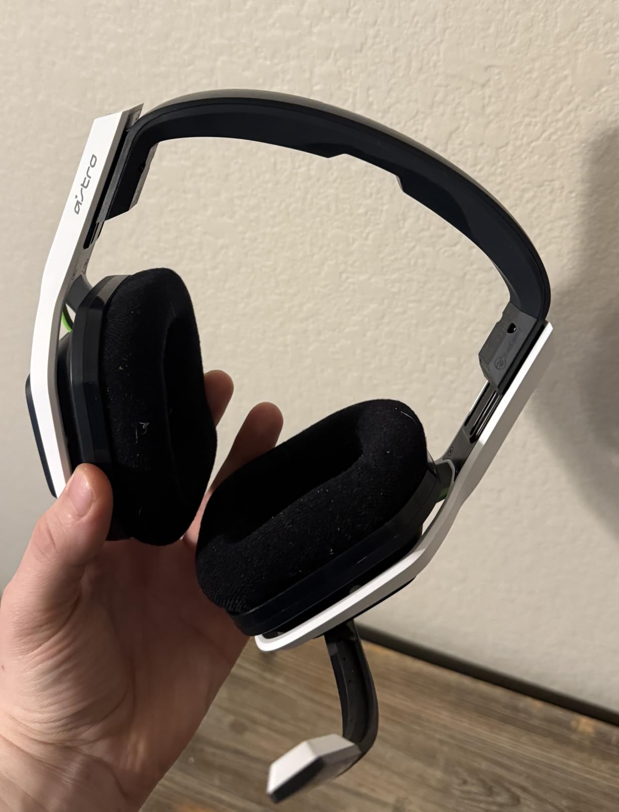 ASTRO Gaming A20 Wireless Headset Gen 2 for Xbox Series X | S, Xbox One, PC & Mac - White/Green customer photo 2