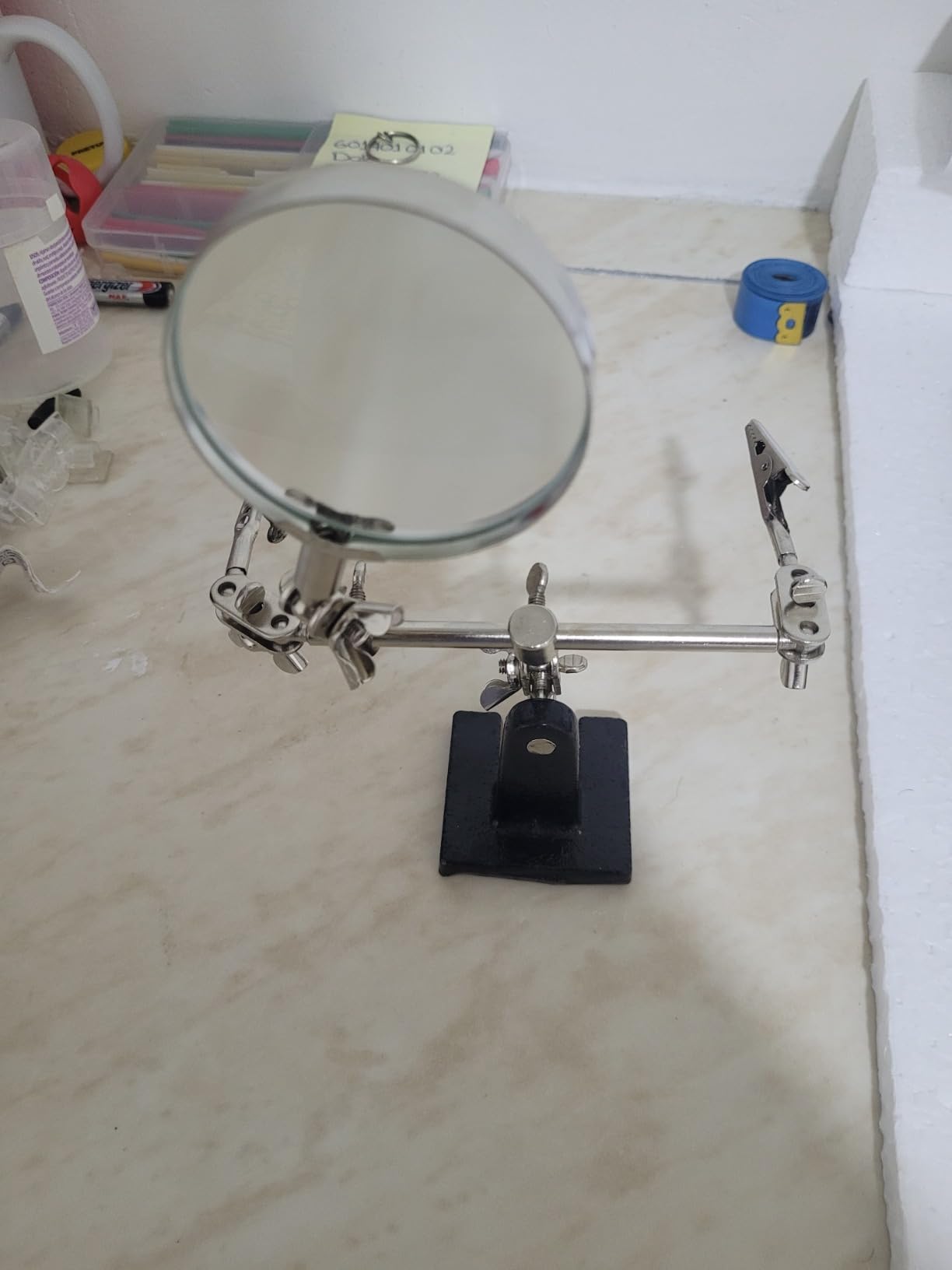 AORAEM Helping Hands Magnifier with Dual Adjustable Alligator Clips in 2.5X Magnifying Glass Soldering Station for Crafting, Hobby, Micro Objects (Not Include Battery) customer photo 1