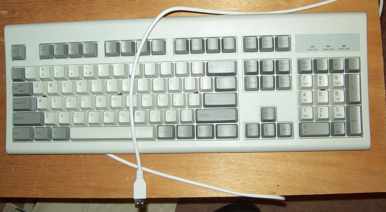 Perixx PERIBOARD-106M, Wired Performance Full-Size USB Keyboard, Curved Ergonomic Keys, Classic Retro Gray/White Color, US English Layout customer photo 1