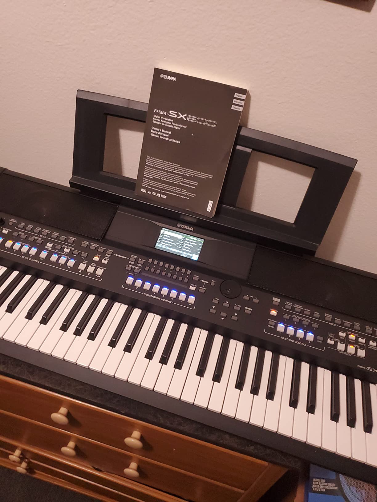 Yamaha 61-Key Arranger Keyboard, Multiple Styles and Voices, Assignable Live Control Knobs, Black PSRSX600 customer photo 2