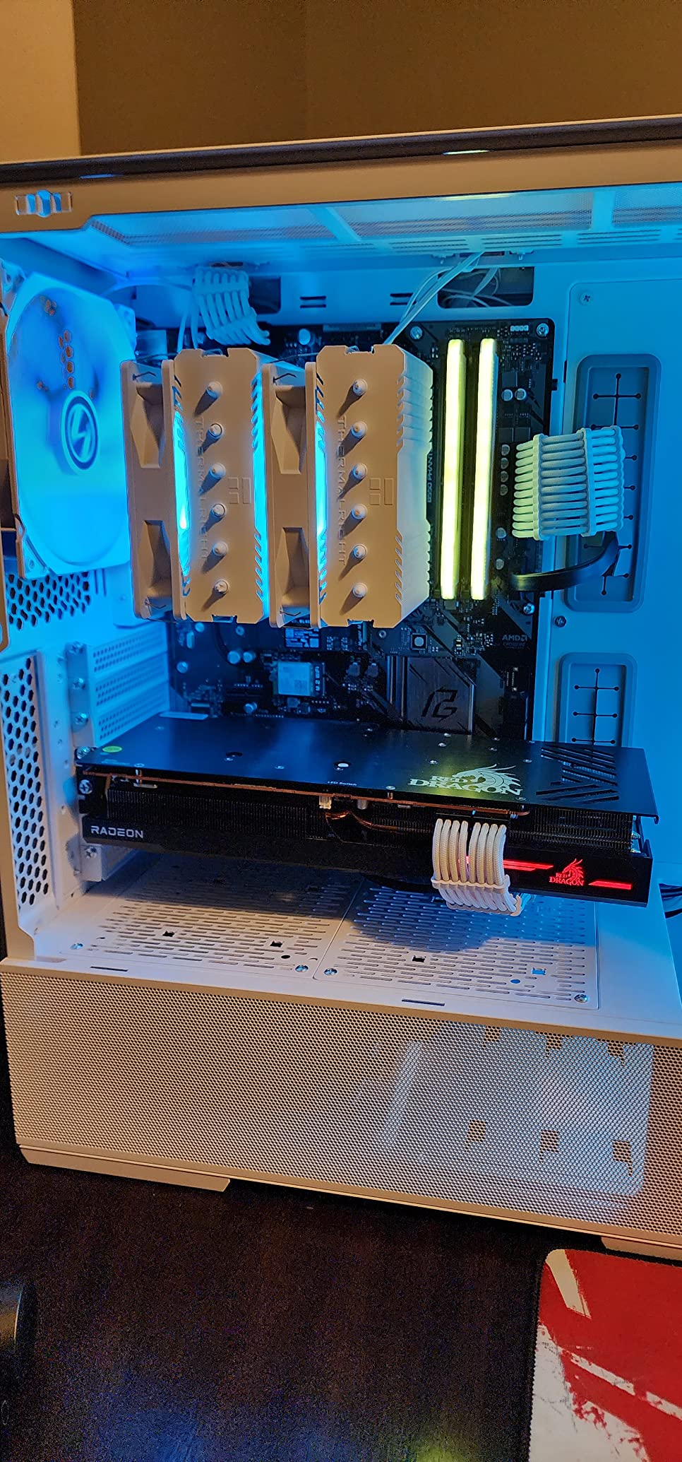 CableMod Pro Comb Kit (White) customer photo 1