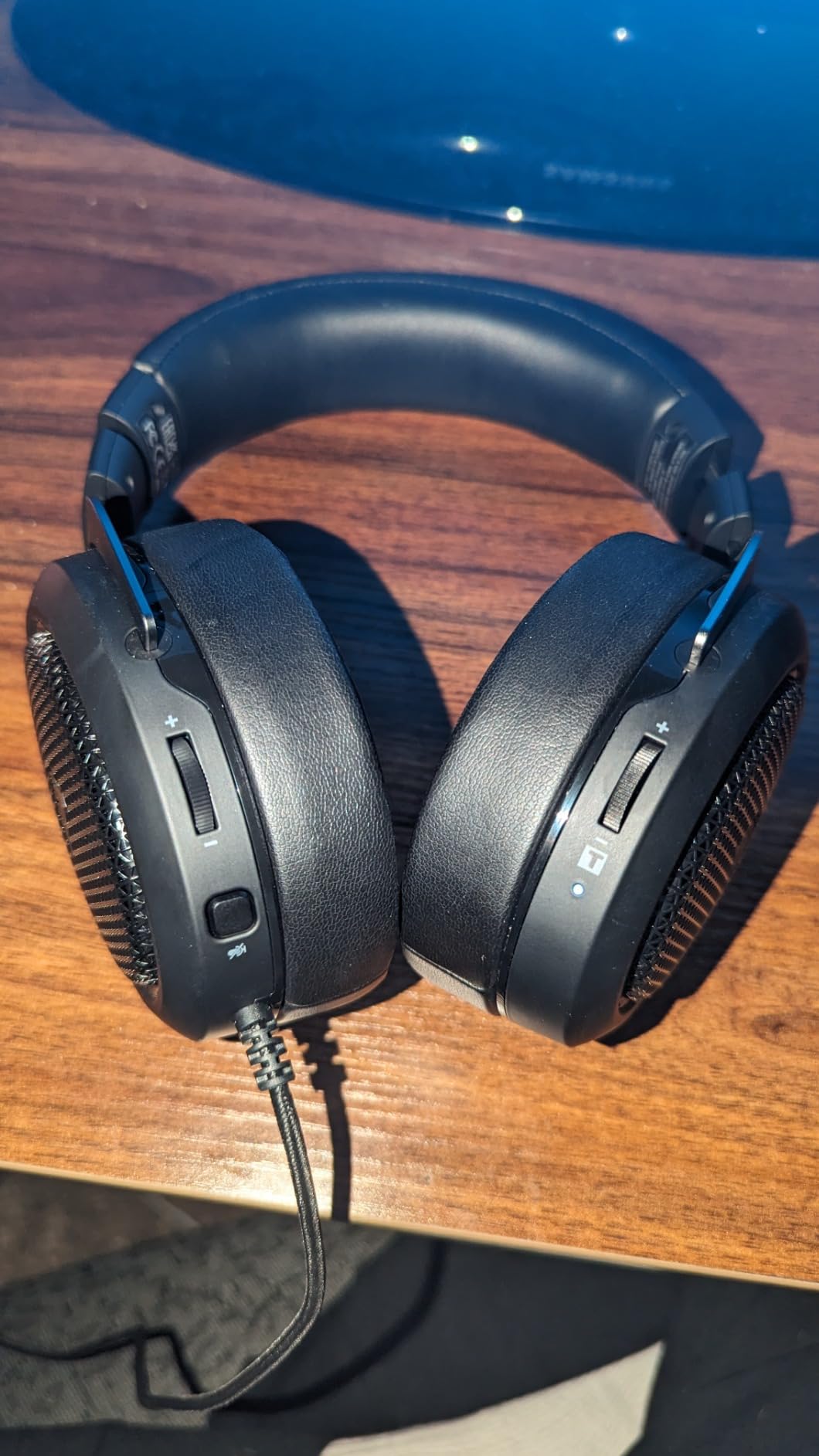 Corsair HS60 Haptic Stereo Gaming Headset with Haptic Bass, Memory Foam Earcups, Removable Microphone, Windows Sonic Compatible, Discord-Certified for PC - Arctic Camo customer photo 1