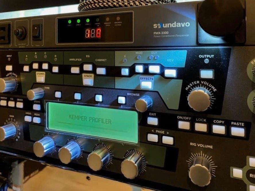PMX-3300 Power Conditioner and Surge Sequencer 10 Protected Outlets and 3 Zones 15A with LED Voltmeter Display & Pullout Light customer photo 1